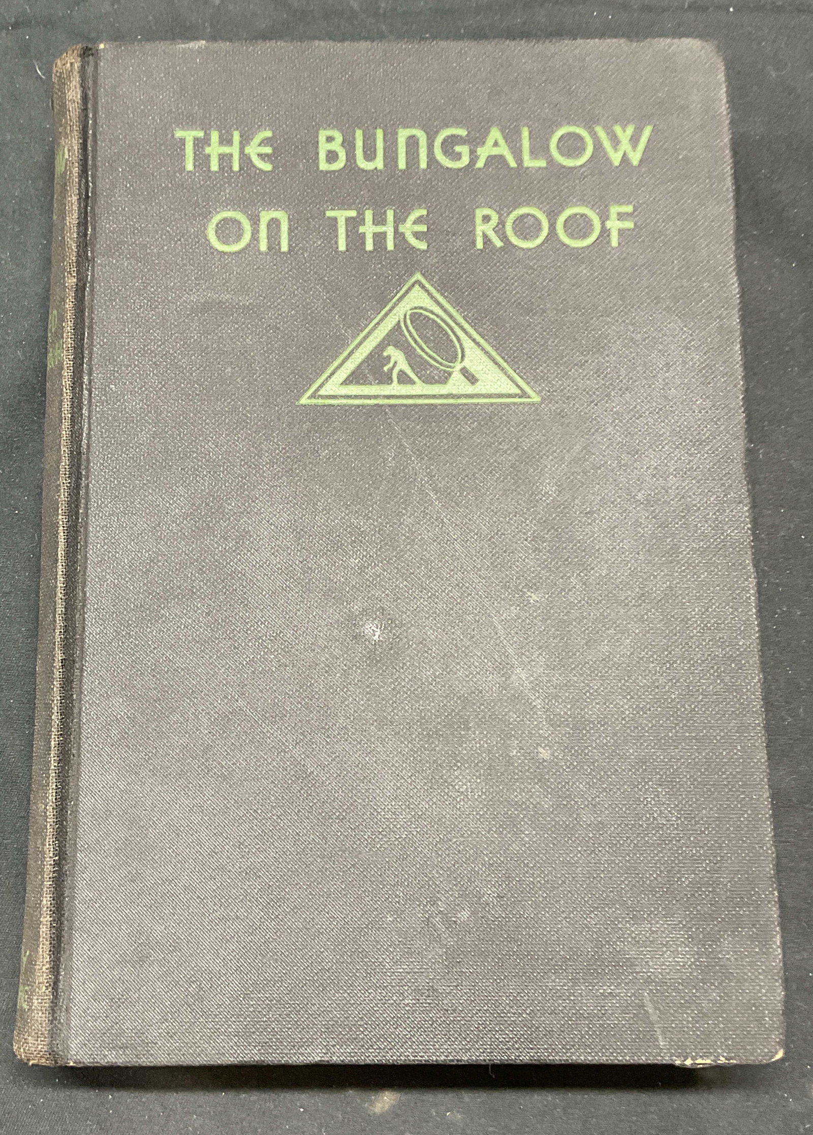 1st Ed The Bungalow on the Roof, 1931, Mystery: Vintage hardcover first edition copy of The Bungalow on the Roof by Achmed Abdullah. Published by The Mystery League, 1931. Measures approx. 7.5 x 5 inches. Wear to cover, pages, and binding consisten