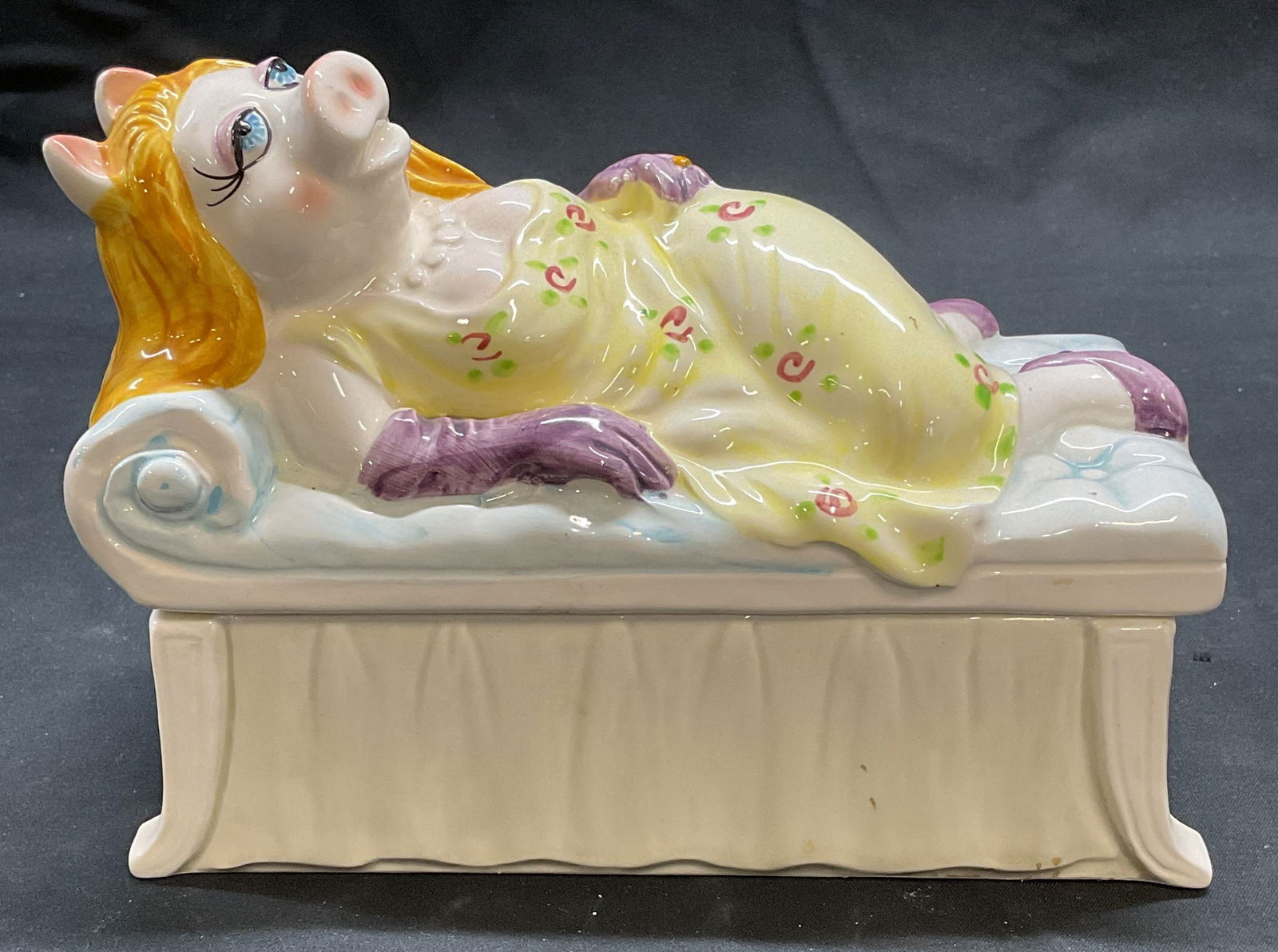 Vtg Henson Miss Piggy Ceramic Lidded Box (1 of 7)