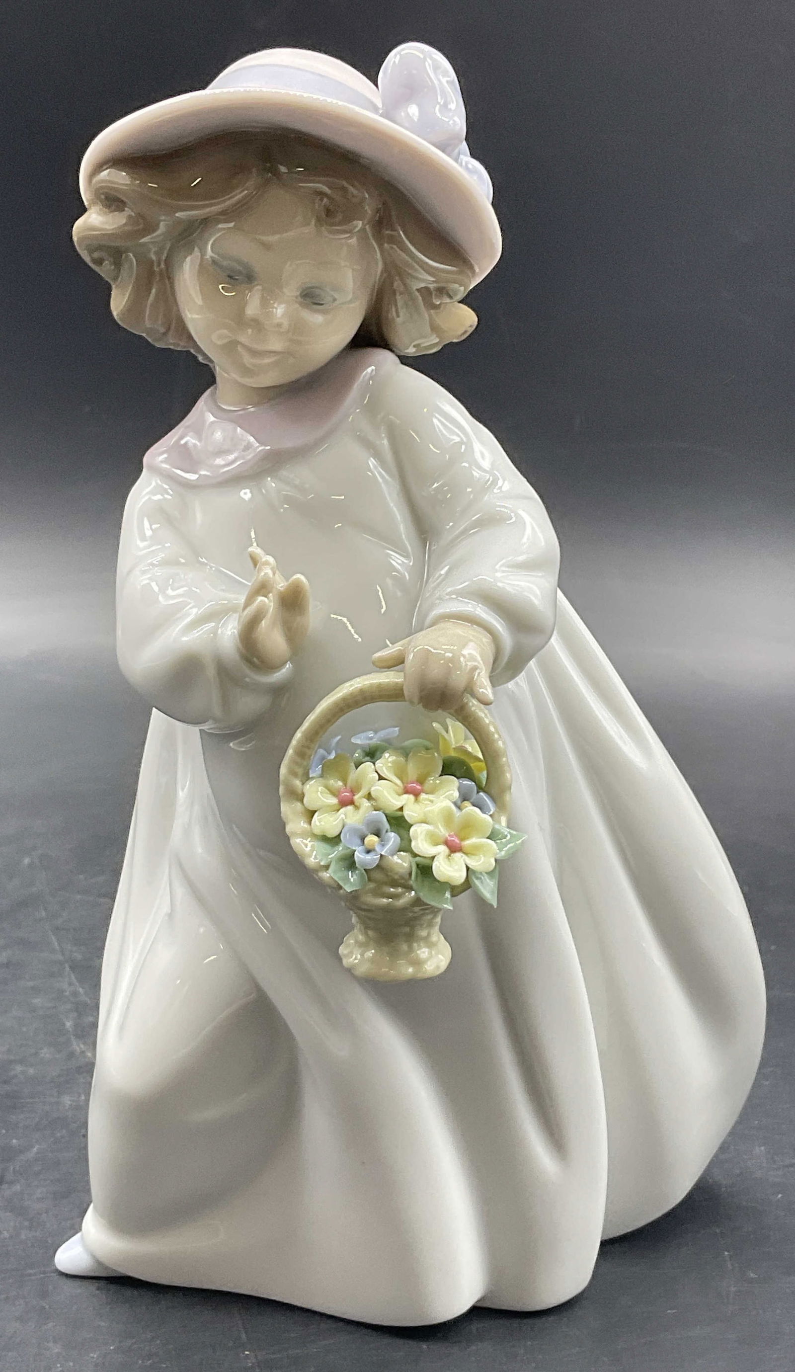 1999 LLADRO DAISA  Happiness  Porcelain Figural (1 of 8)