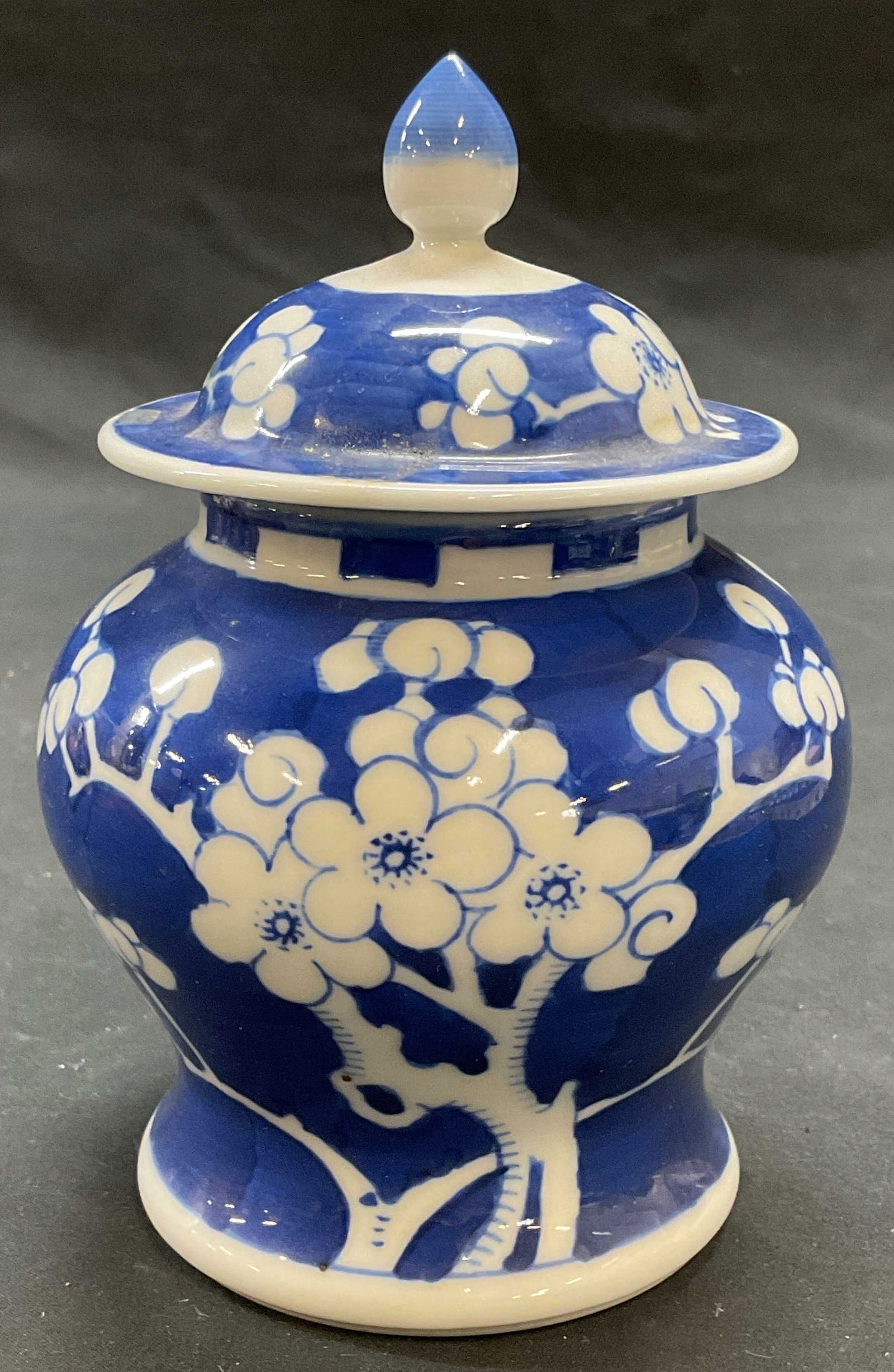 Asian Blue & White Porcelain Ginger Jar (1 of 6)