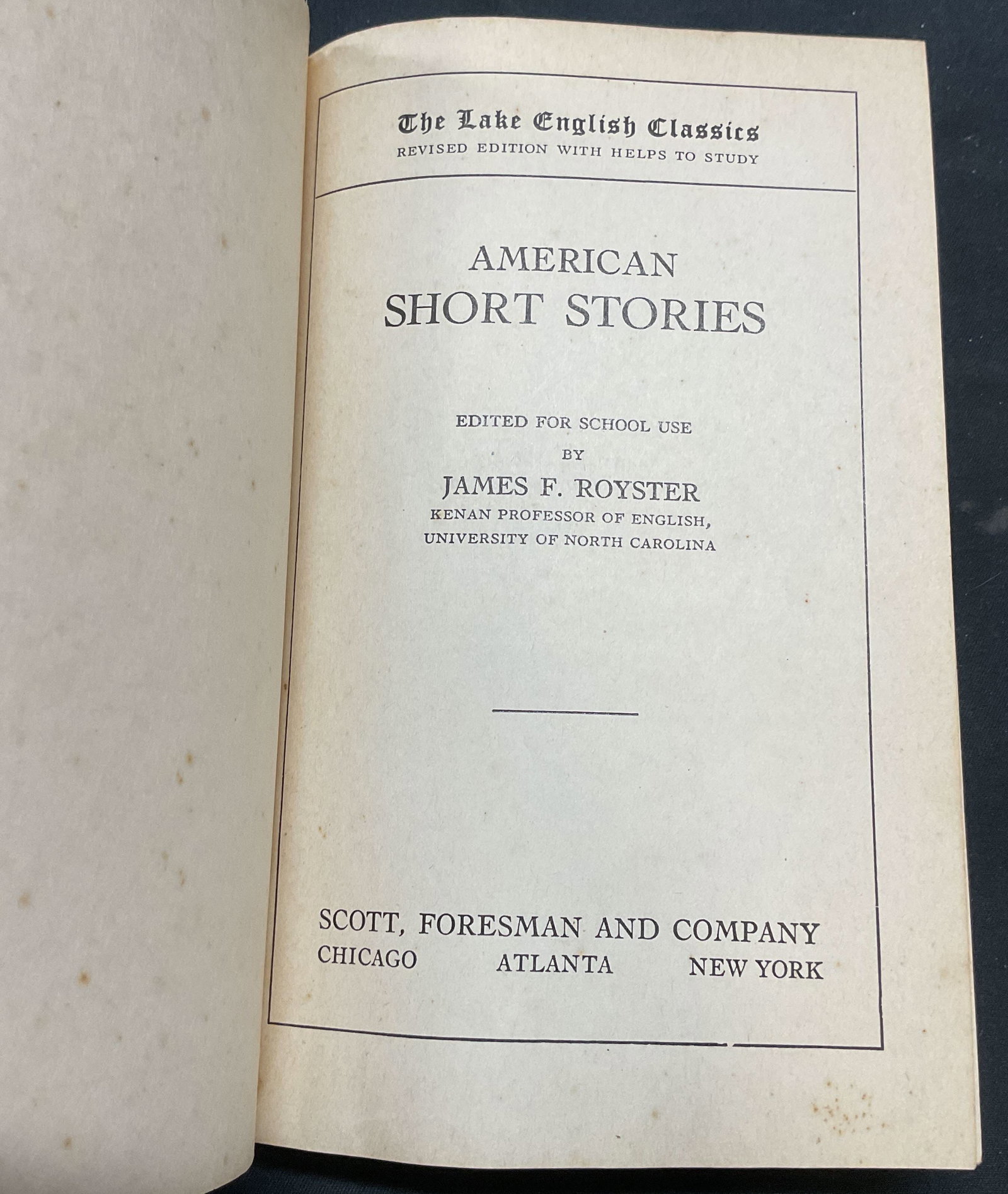 Antique 1925 American Short Stories: Antique hardcover copy of American Short Stories. Lake English Classics. School edition. Published by Scott, Foresman and Co, 1925. Measures approx. 6.5 x 4.25 inches. Wear to cover, pages, and bindin