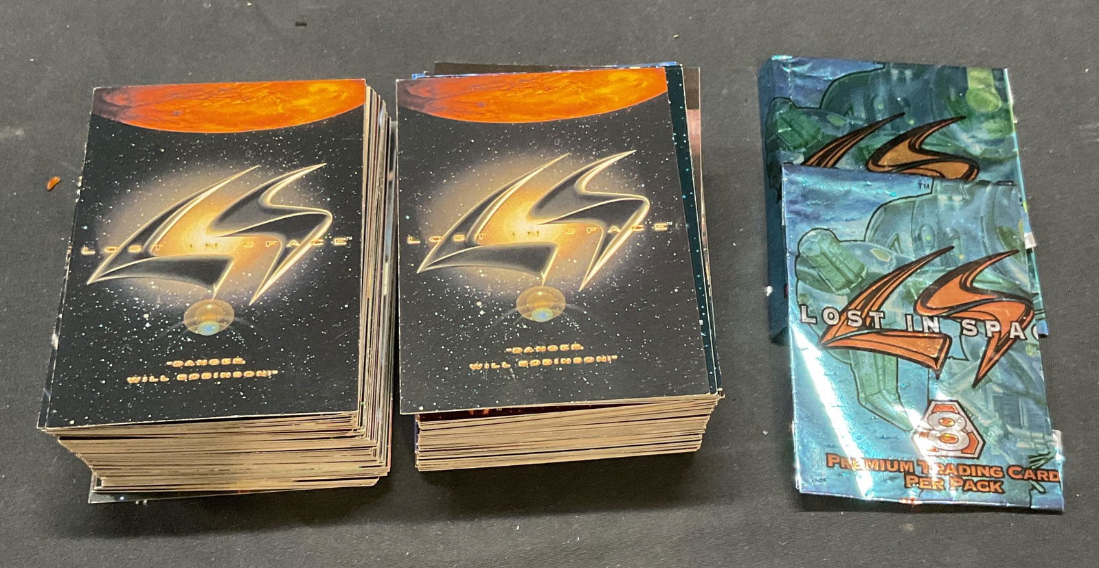 Group Lot Vtg Lost In Space Trading Cards (1 of 6)