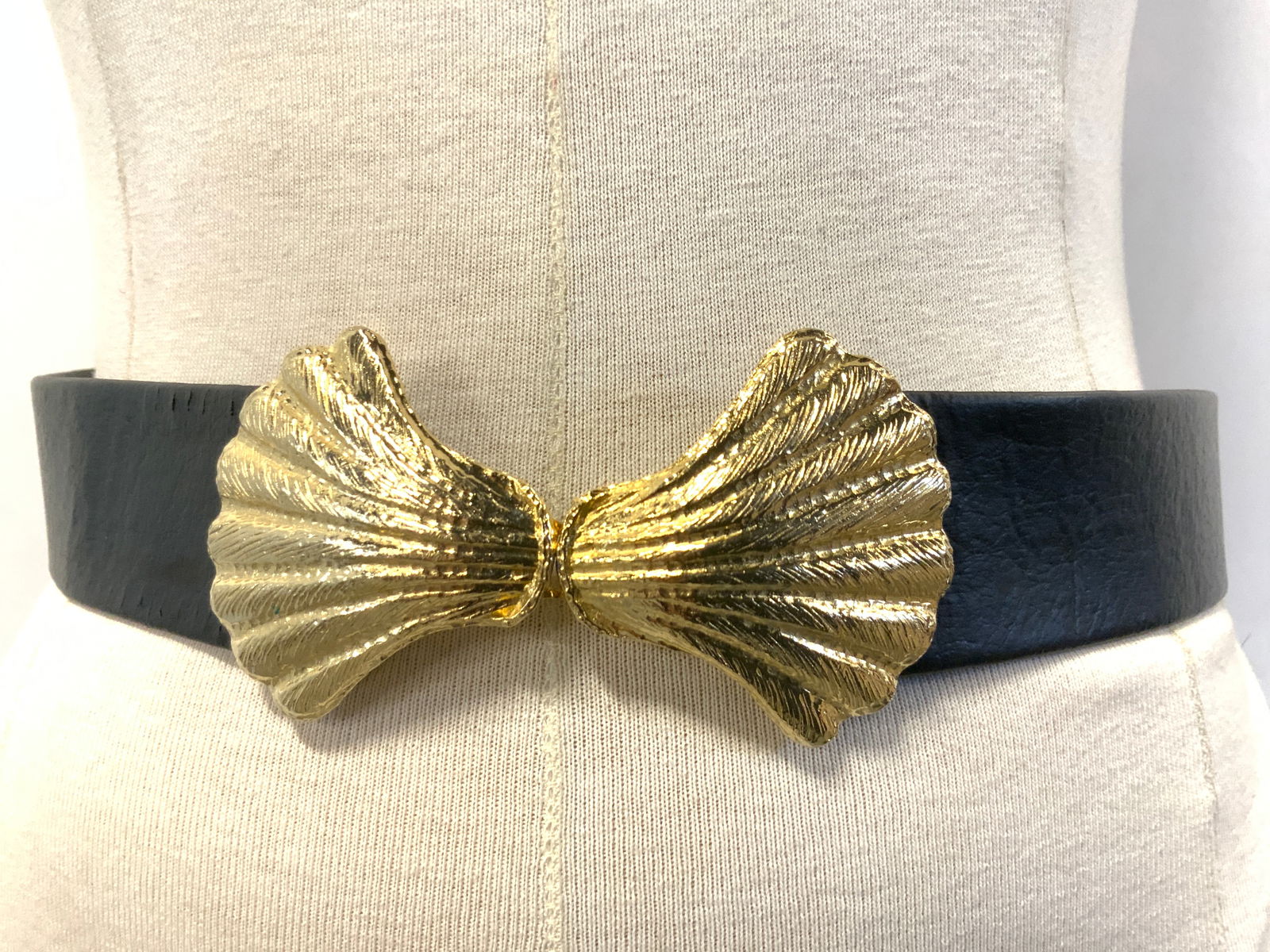 ELEGANT 8012 Gilt Shell Buckle Leather Belt (1 of 7)