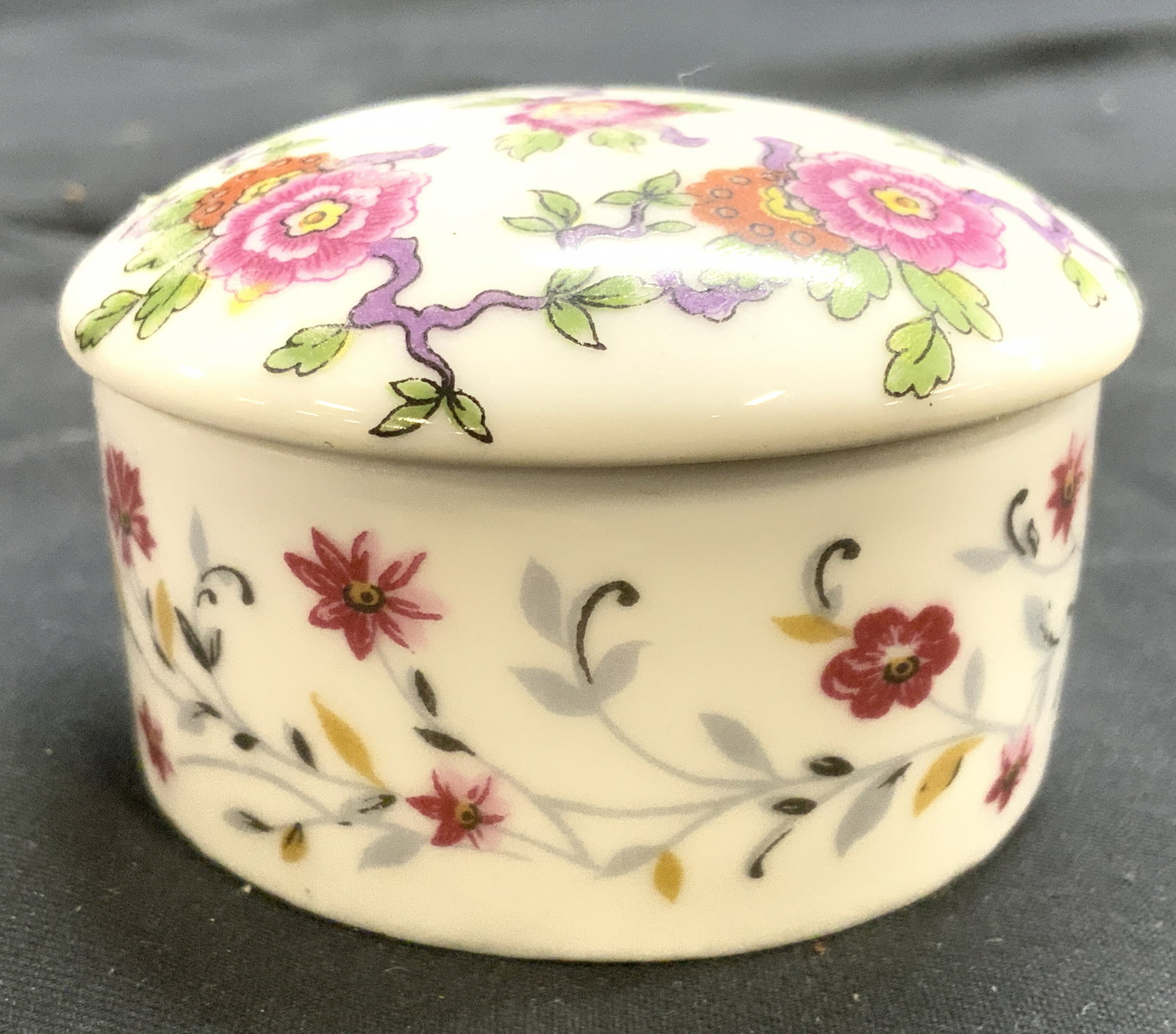 LIMOGES Vntg Floral Porc Trinket Box W Lid FRANCE: Underside is marked LIMOGES FRANCE. Trinket box is white toned and porcelain with multi toned floral, vine and leaf detail. Basin detail differs from lid detail. Trinket box includes lid. Piece has ci