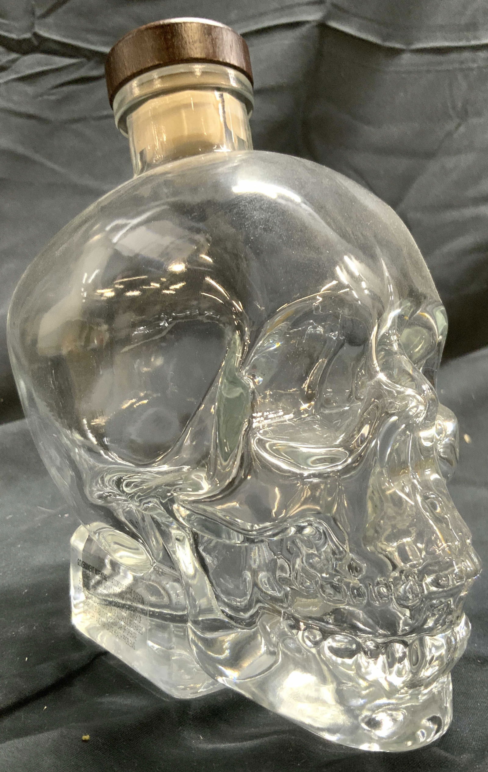 CRYSTAL HEAD Skull Vodka Bottle W Stopper (1 of 8)