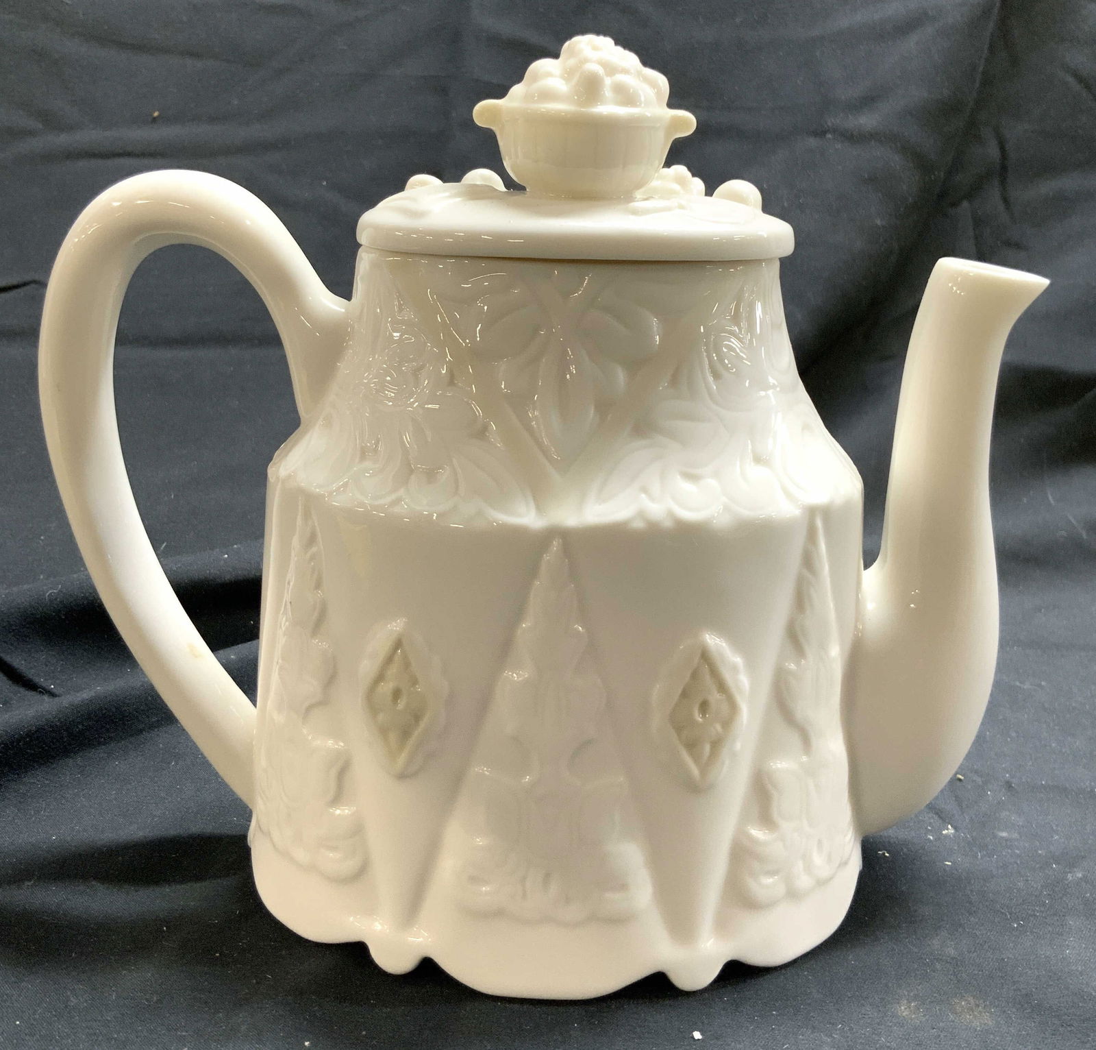 BUTLERS PANTRY BY LENOX Porc Teapot W Lid (1 of 7)