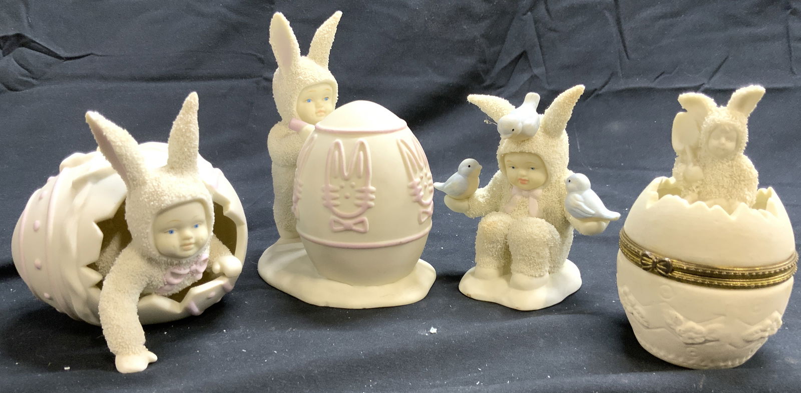 DEPARTMENT 56 SNOWBUNNIES 4 Porc Figures (1 of 7)