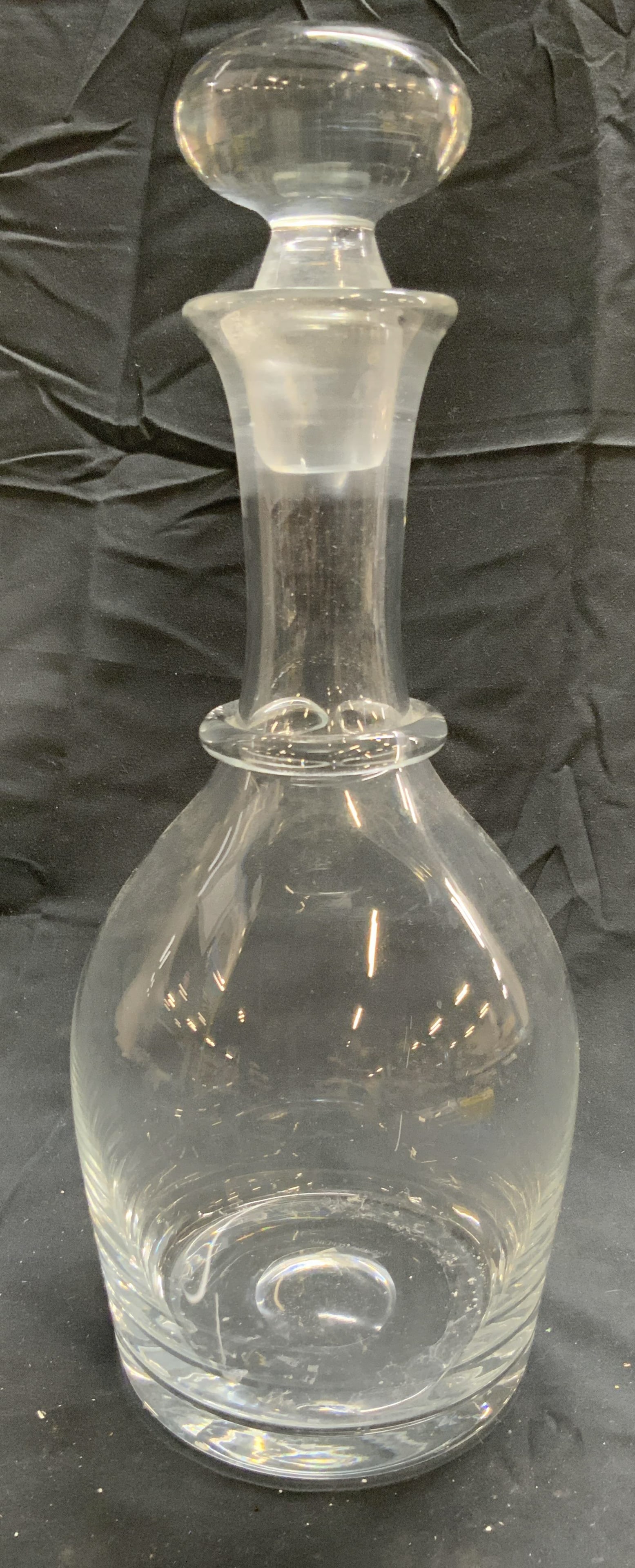 BANANA REPUBLIC Art Glass Decanter W Stopper Poland: Underside is trademarked BANANA REPUBLIC. Tag reads MADE IN POLAND. Decanter is glass. Piece includes glass stopper. Underside appears to have pontil. Decanter measures approximately 14 inches tall 5.