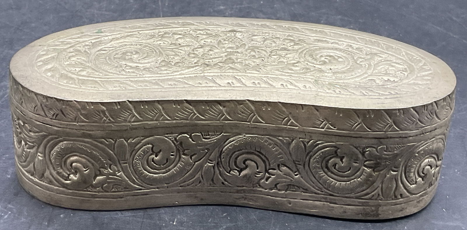 Repousse Silver Tone Kidney Form Trinket Box, Lid (1 of 6)