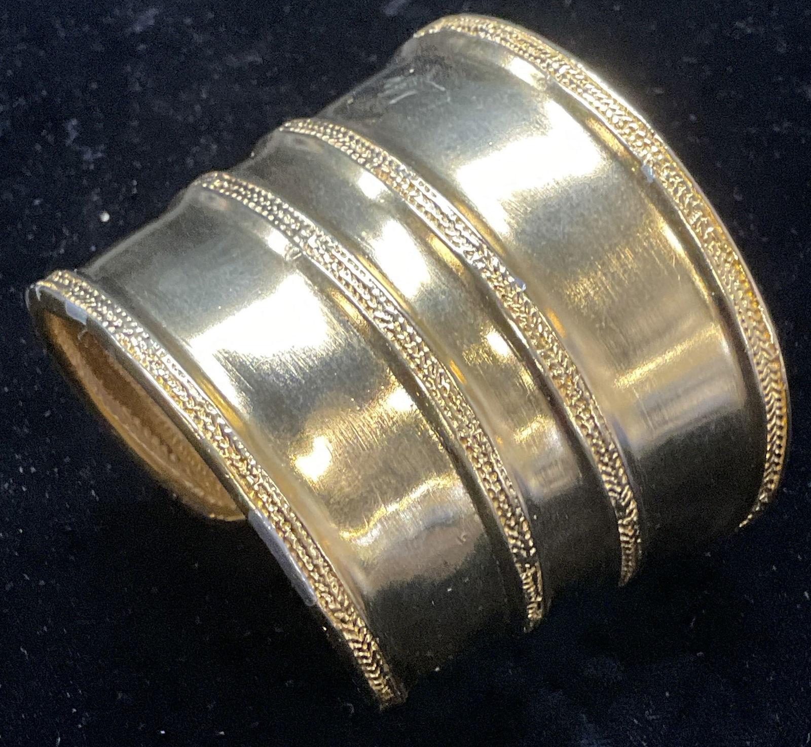 Vtg Clara Studio Gold Tone Cuff Bracelet (1 of 7)