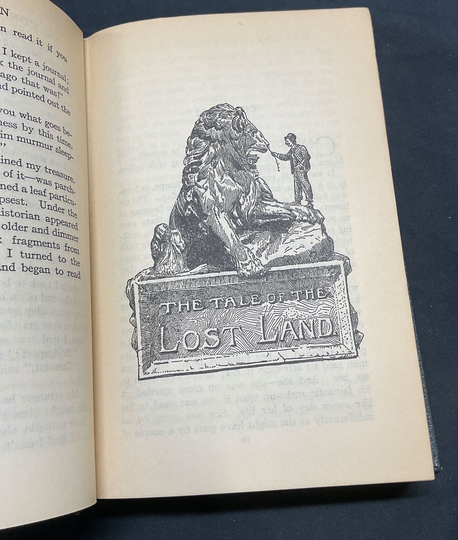 Antq Mark Twain Connecticut Yankee Illustr 1917: Antique hardcover copy of A Connecticut Yankee In King Arthurs Court by Mark Twain. Published by Collier, 1917. Illustrated. Measures approx. 7.75 x 5 inches. Some wear to cover, pages, and binding co
