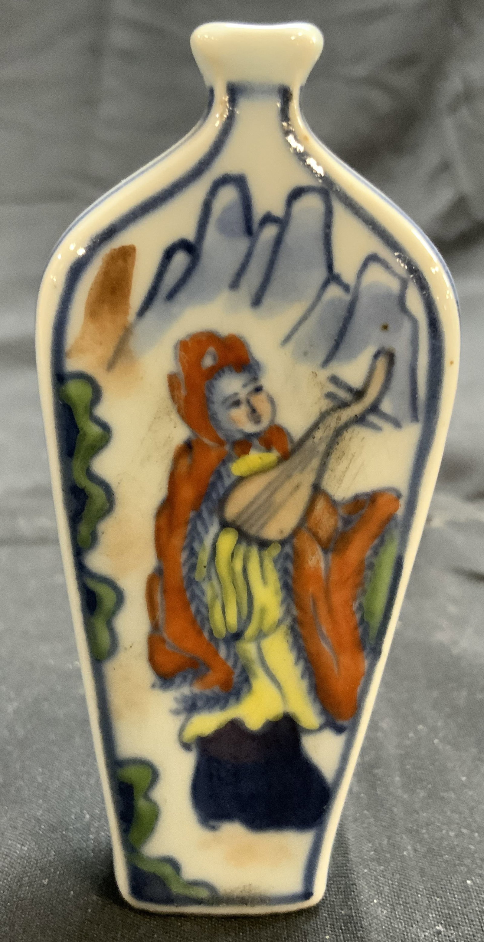 Signed Vntg Asian Famille Rose Snuff Bottle Vessel: Underside is signed with Asian character. Snuff bottle is vintage. Piece appears to be hand painted. Snuff bottle has famille rose style. Piece has depiction of female figure on each side. Snuff bottl