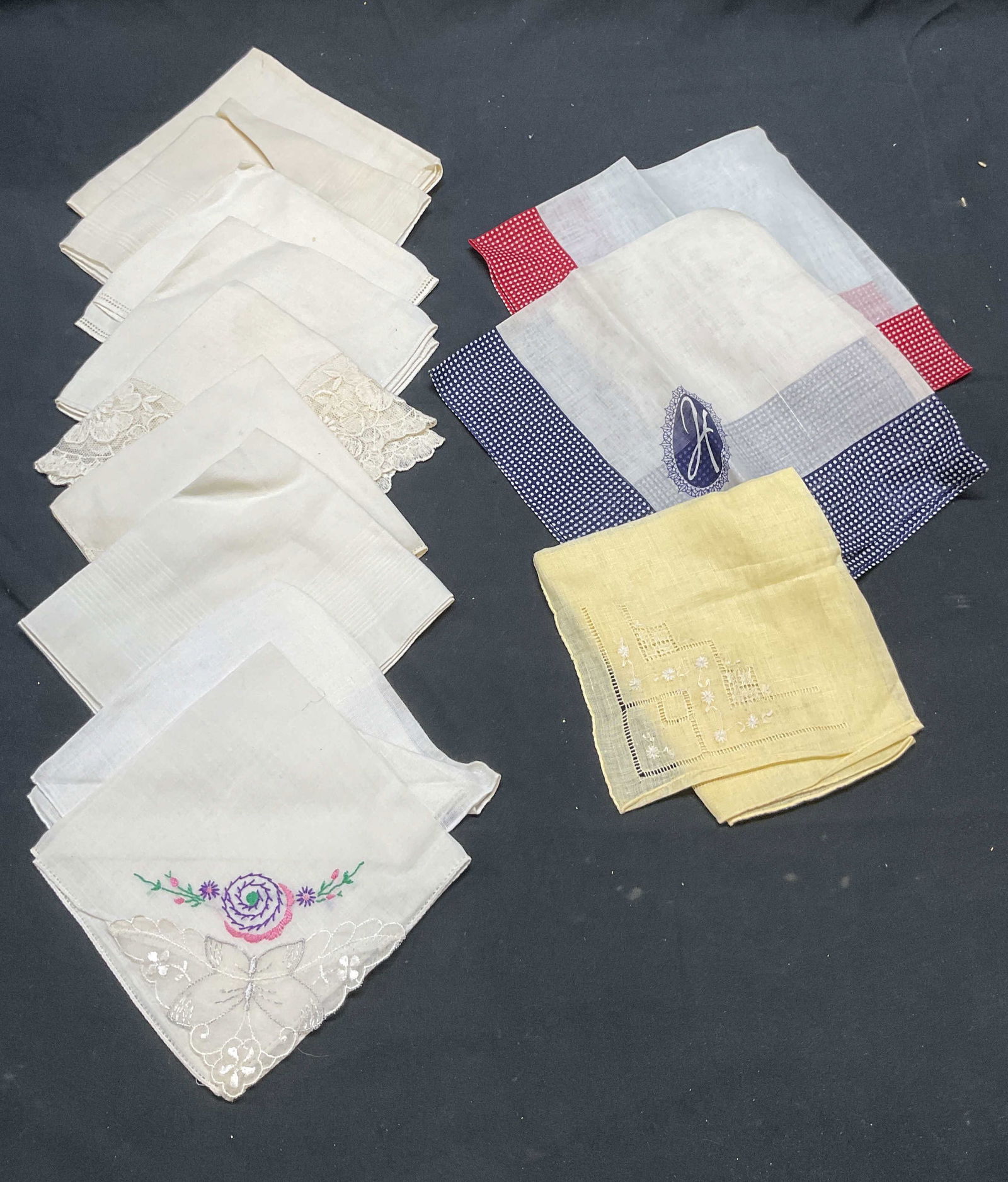 Group Lot Vintage Cotton Handkerchiefs: Group lot of vintage cotton handkerchiefs. Yellow, white, red, and blue. Some with monograms. Some with floral designs. Some with lace trim. Largest approx. 13.5 x 13 inches. All pieces have some wear