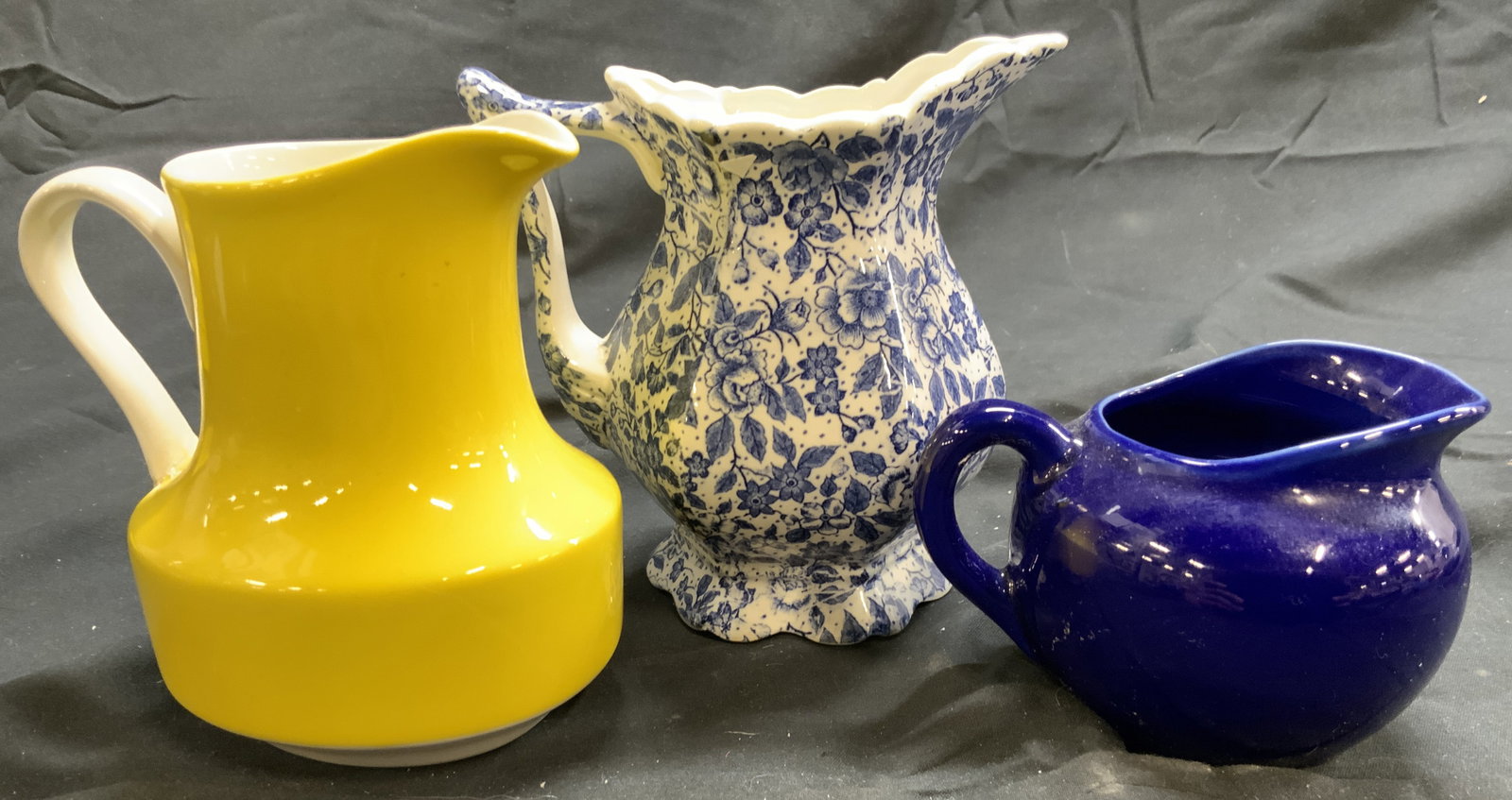 Lot 3 Vntg Porcelain Creamer Dishes Mikasa & More: Lot includes 3 creamer dishes. Including 1 white and blue floral detailed dish, 1 cobalt blue dish, & 1 yellow and white toned dish (MIKASA). Each piece is porcelain. Largest creamer dish measures app