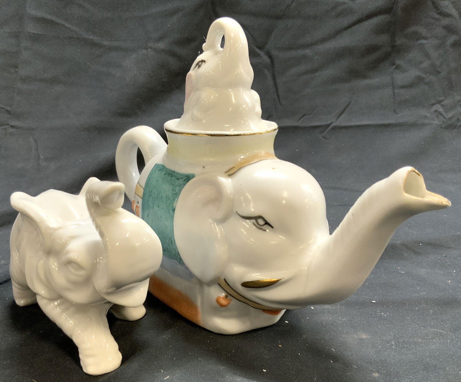 Lot 2 Porc Elephant Teapot W Lid & Figure (1 of 8)