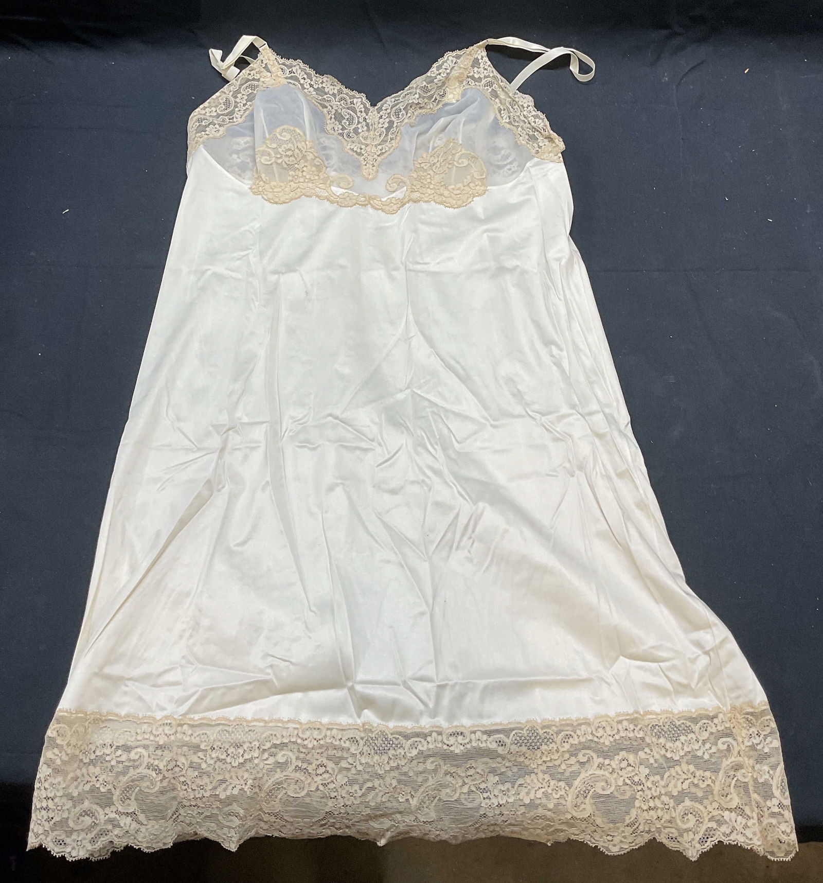 Vtg Vanity Fair Cream Lace Slip Dress USA (1 of 7)