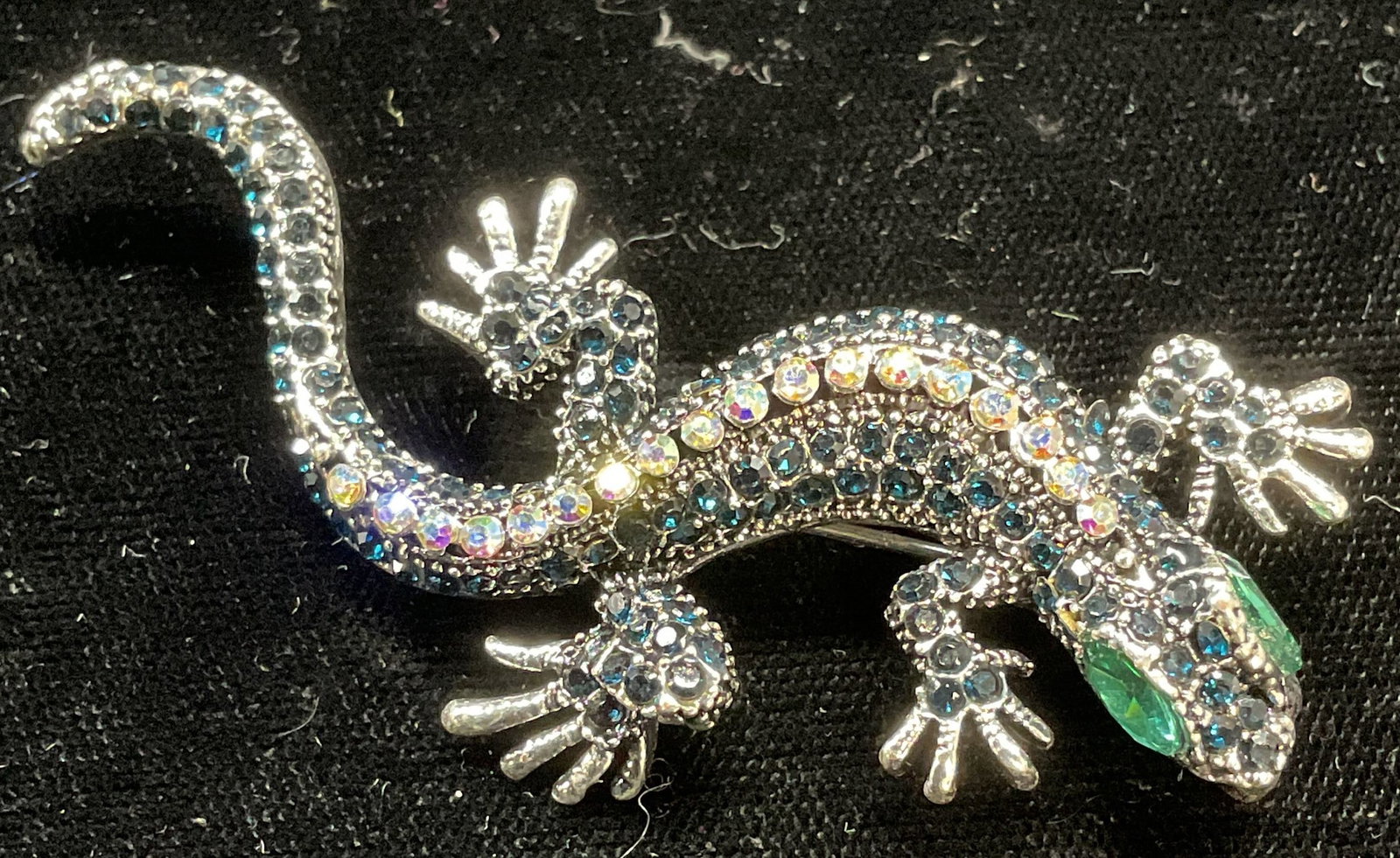 Silver Tone Crystal Lizard Brooch: Silver tone crystal decorated lizard motif brooch/pendant. Hinge pin and bail on underside. Measures approx. 2.75 x 1.25 inches. Some surface wear including scratching observed. Jewelry, estate jewelr