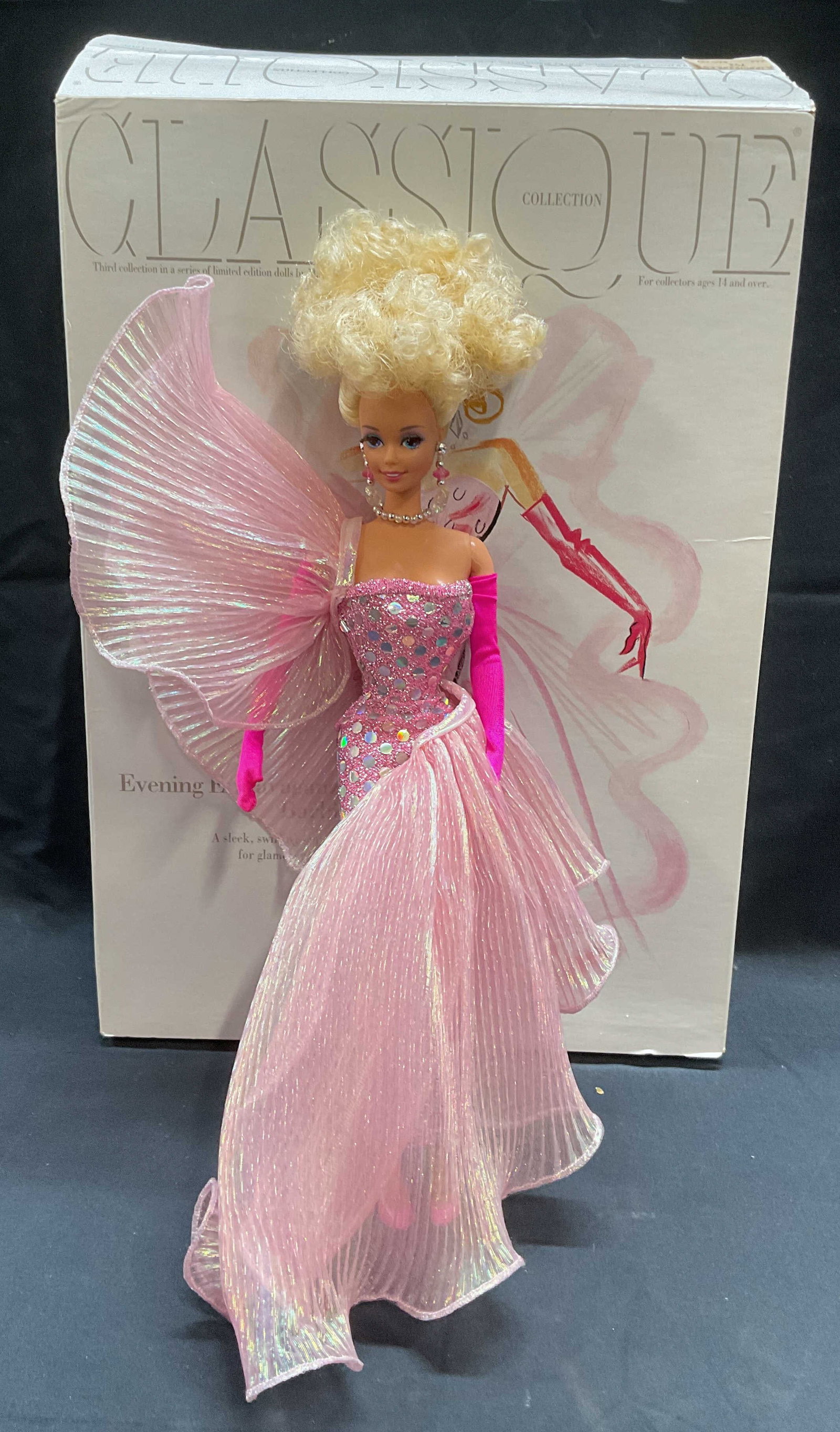 Mattel Barbie Classique Evening Extravaganza 1993 (1 of 7)