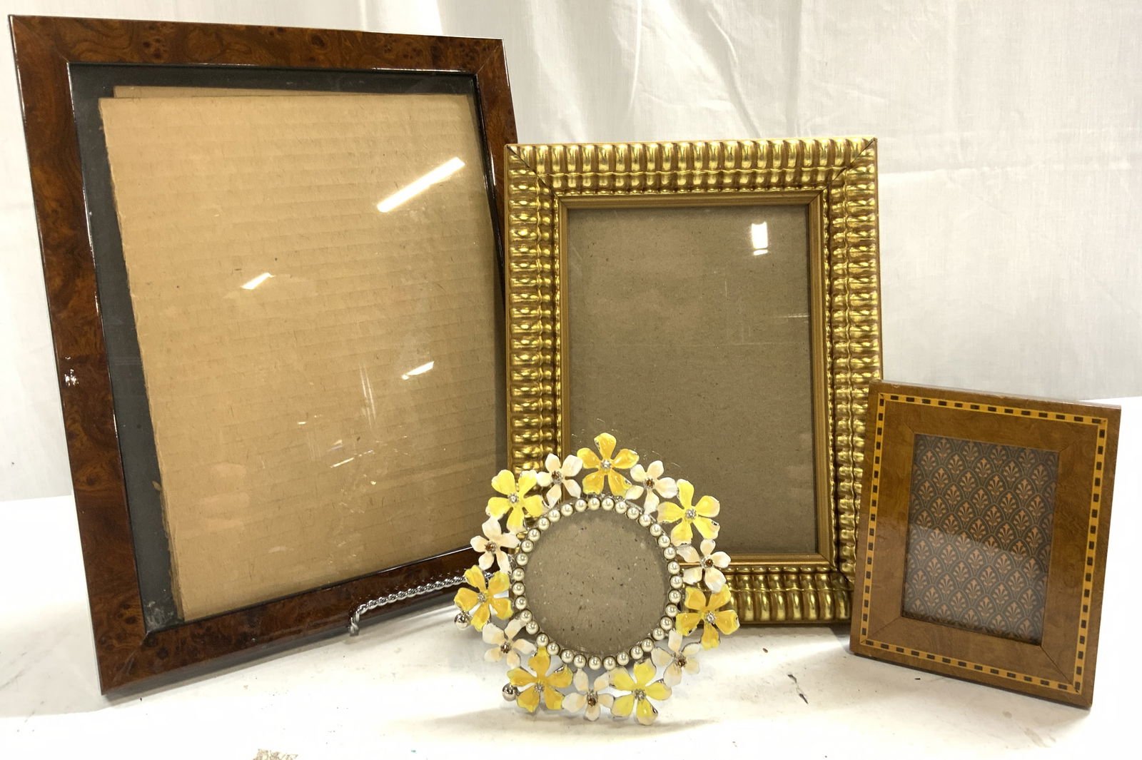 Lot 4 Assorted Tabletop Picture Frames (1 of 8)