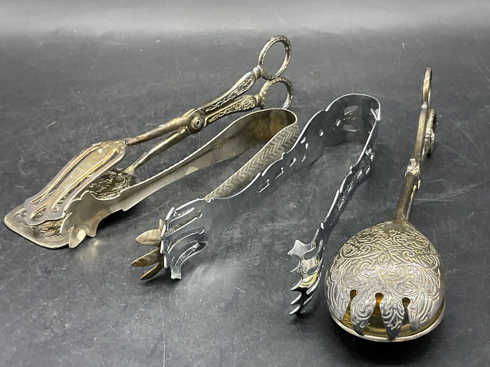 4 Vintage Silver Plated Salad Tongs / Ice Tongs (1 of 9)