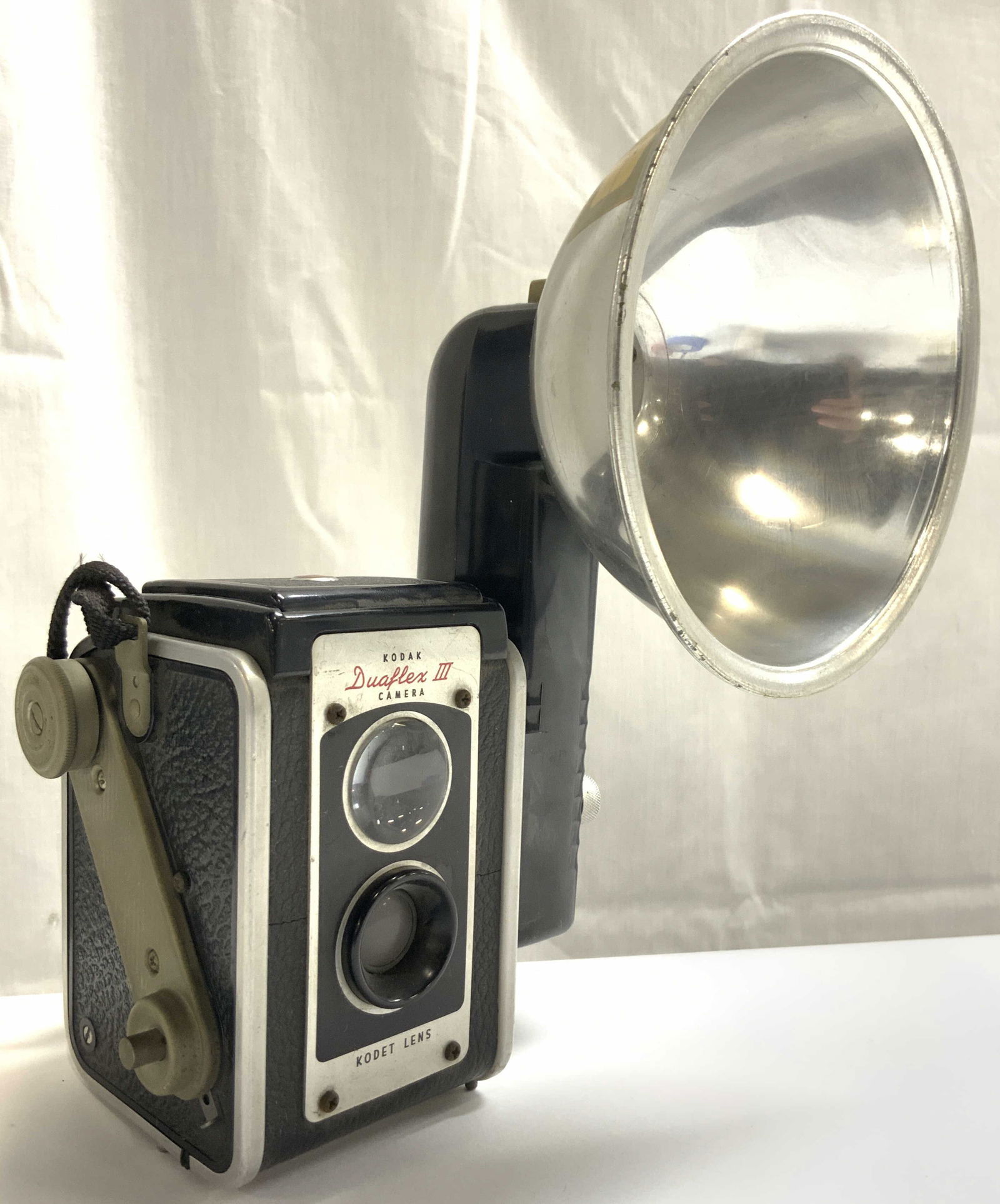 KODAK DUAFLEX III Vintage Camera W Flash (1 of 7)