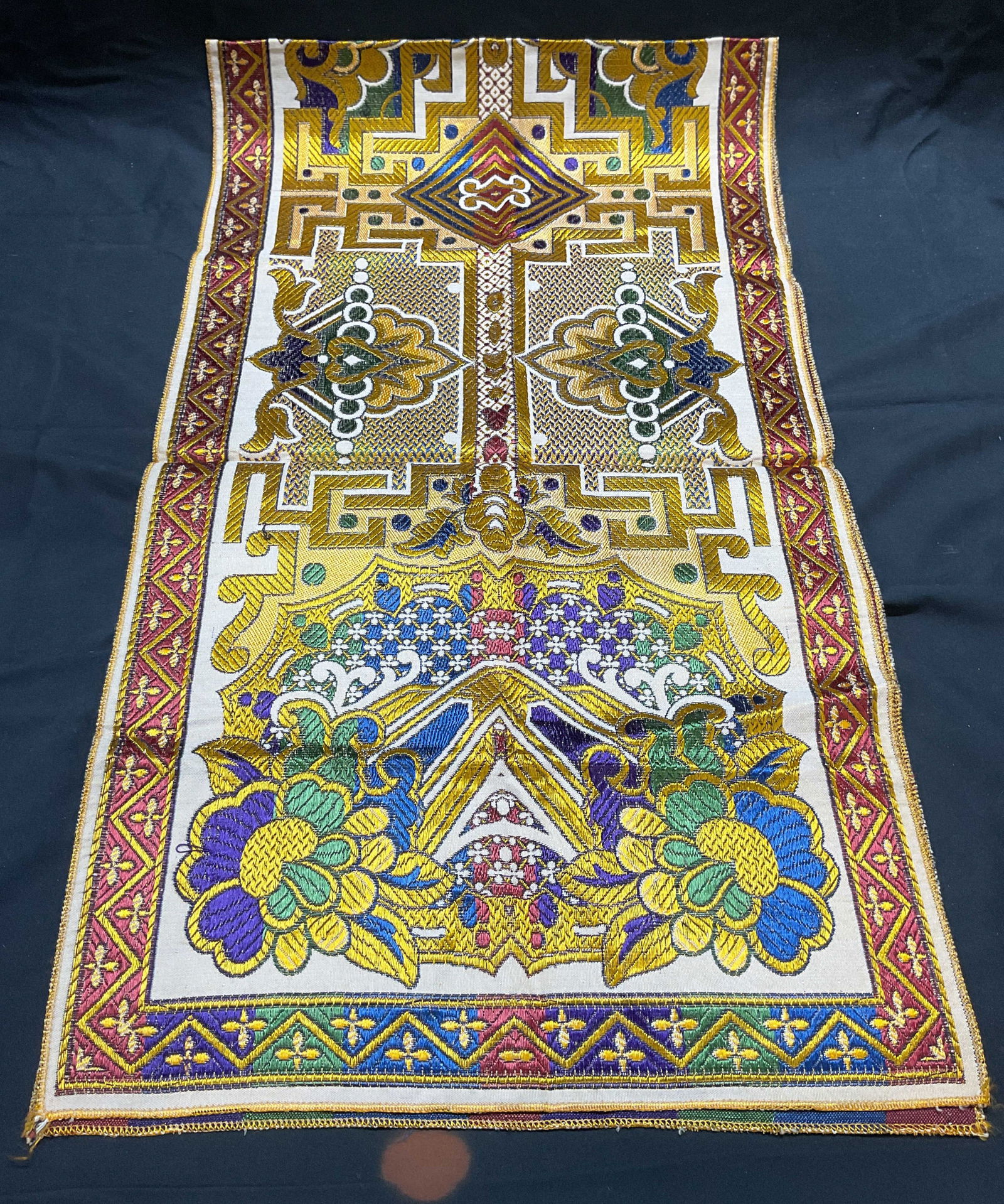Vintage Embroidered Decorative Table Runner (1 of 6)