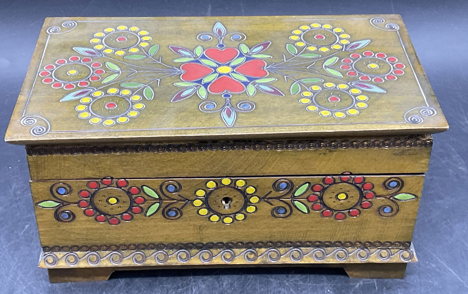 Vintage Signed Handcrafted Floral Keepsake Box 1975 (1 of 9)