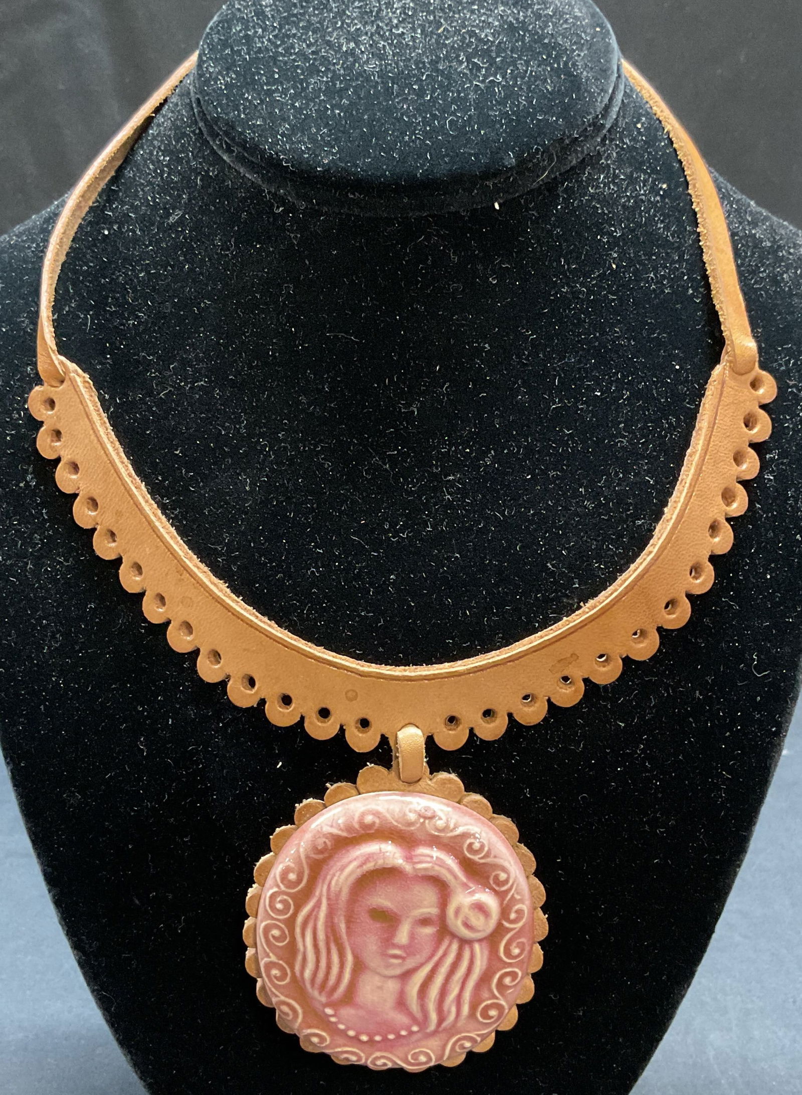 Vtg Leather & Ceramic Choker Pendant Necklace (1 of 6)