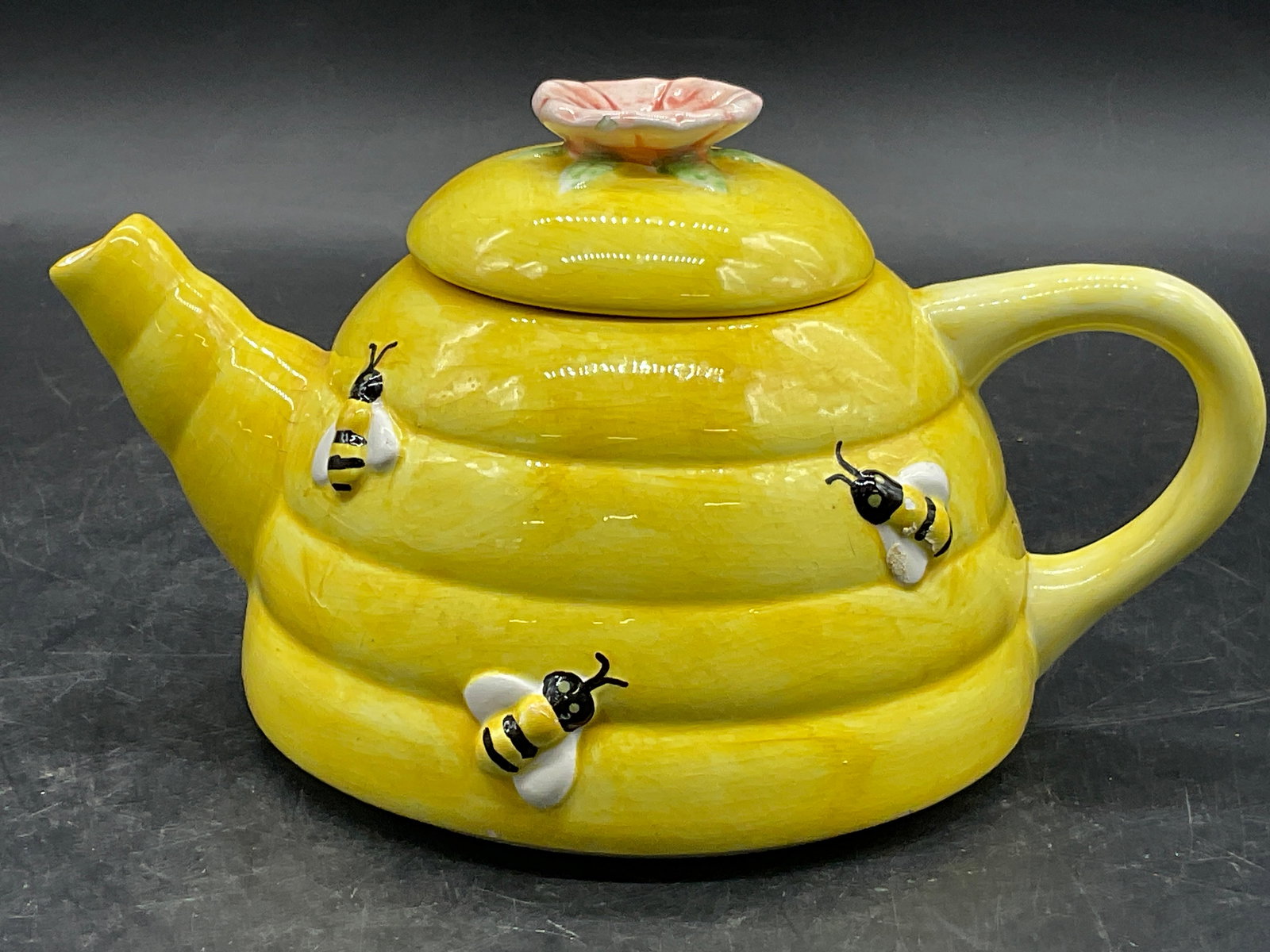 PEGGY JO ACKLEY Ceramic Beehive Tea Pot, Lidded (1 of 9)