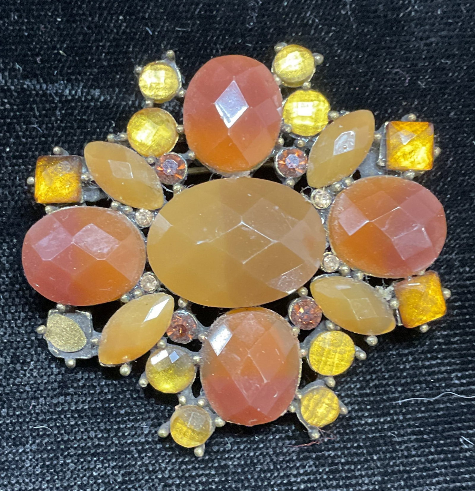 Vintage Amber Tone Crystal Brooch: Vintage Amber toned crystal brooch. Hinge pin on underside. Measures approx 1.5 x 1.75 inches. Some scratching observed. One crystal needs replacement. Jewelry, estate jewelry, costume jewelry, cockta