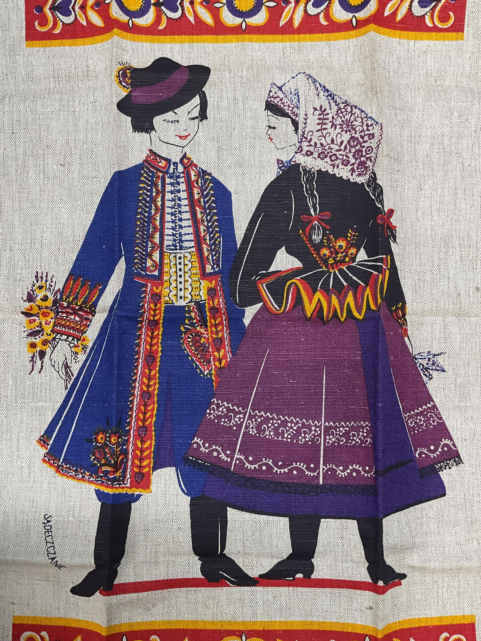 Sadeczczanie Polish Couple Linen Tea Towel: Sadeczczanie Polish linen tea towel. Polish couple in traditional costume design. Measures approx 27 x 15.75 inches. Small blemish observed. Polish linen, Polish tea towel, tea towel, linen tea towel,