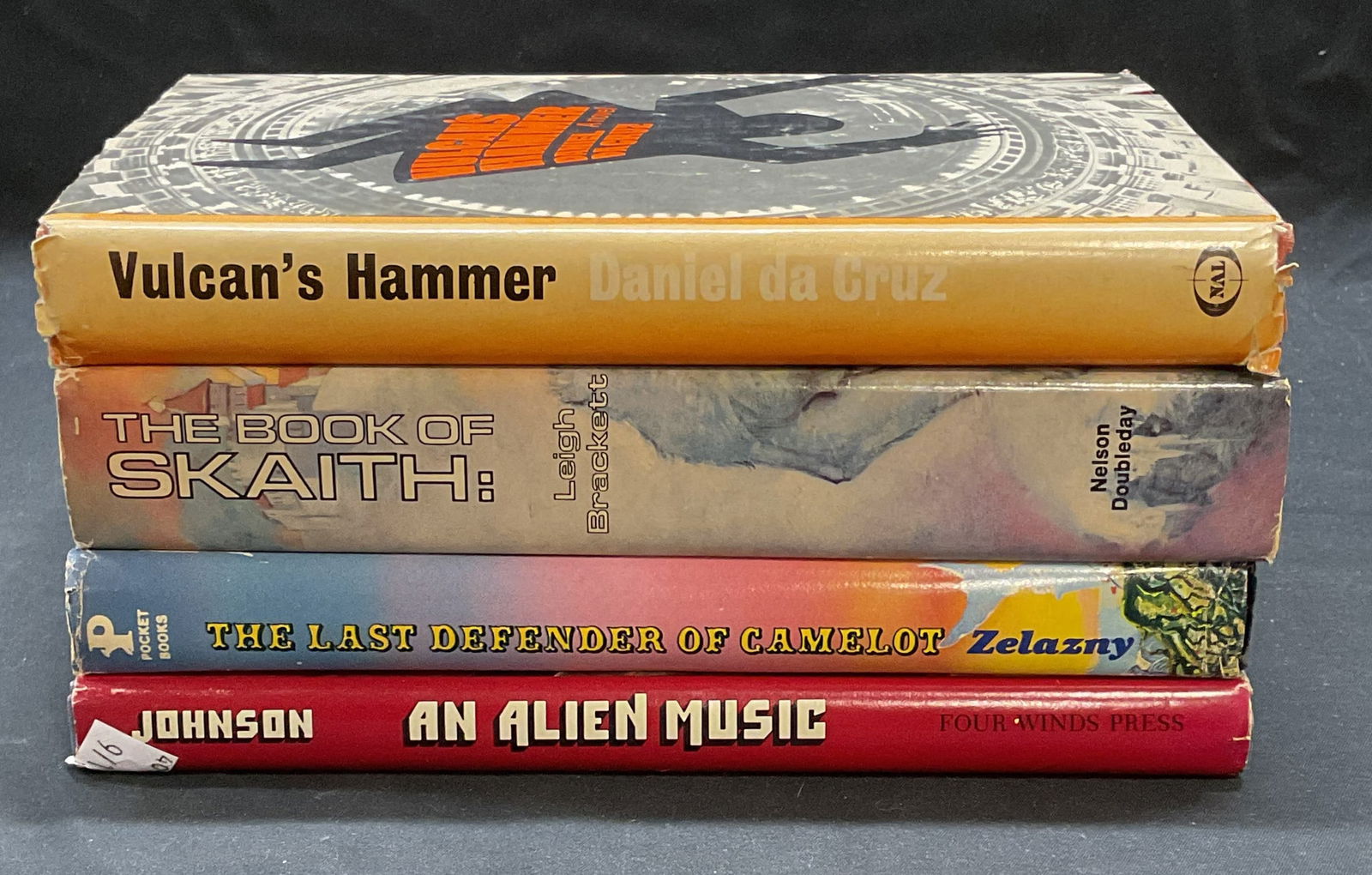 Group Lot Vintage Fantasy & More Books (1 of 6)