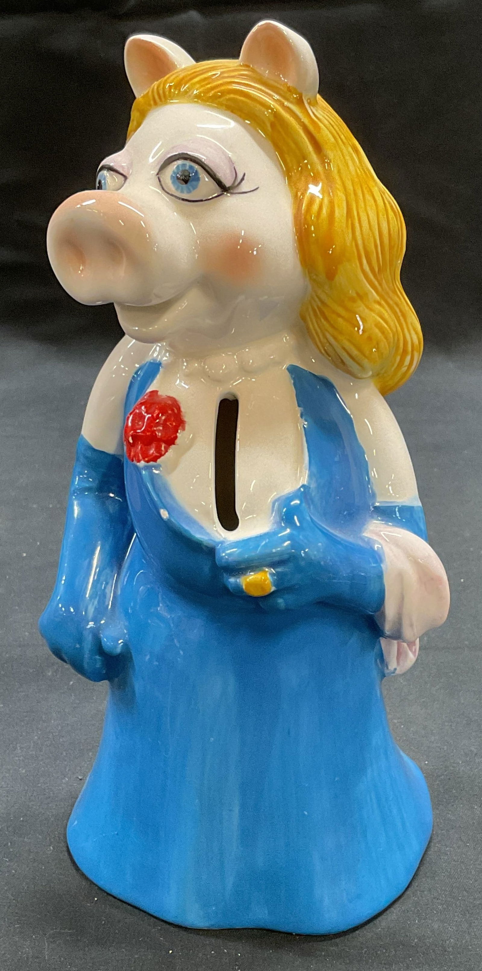 Vtg Taste Setter Miss Piggy Ceramic Coin Bank: Vintage Taste Setter by Sigma ceramic Muppets Miss Piggy coin bank. Hand painted. Signed on underside. Measures approx 3.75 x 8 inches. Some scratching and small chips observed. Coin bank, ceramic coi
