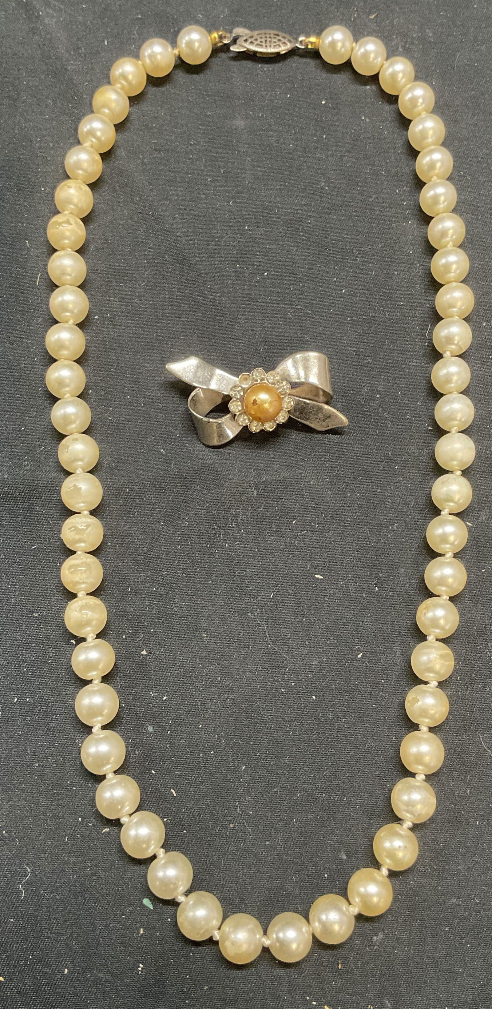 Lot 2 Vintage Faux Pearl Necklace & Brooch (1 of 7)