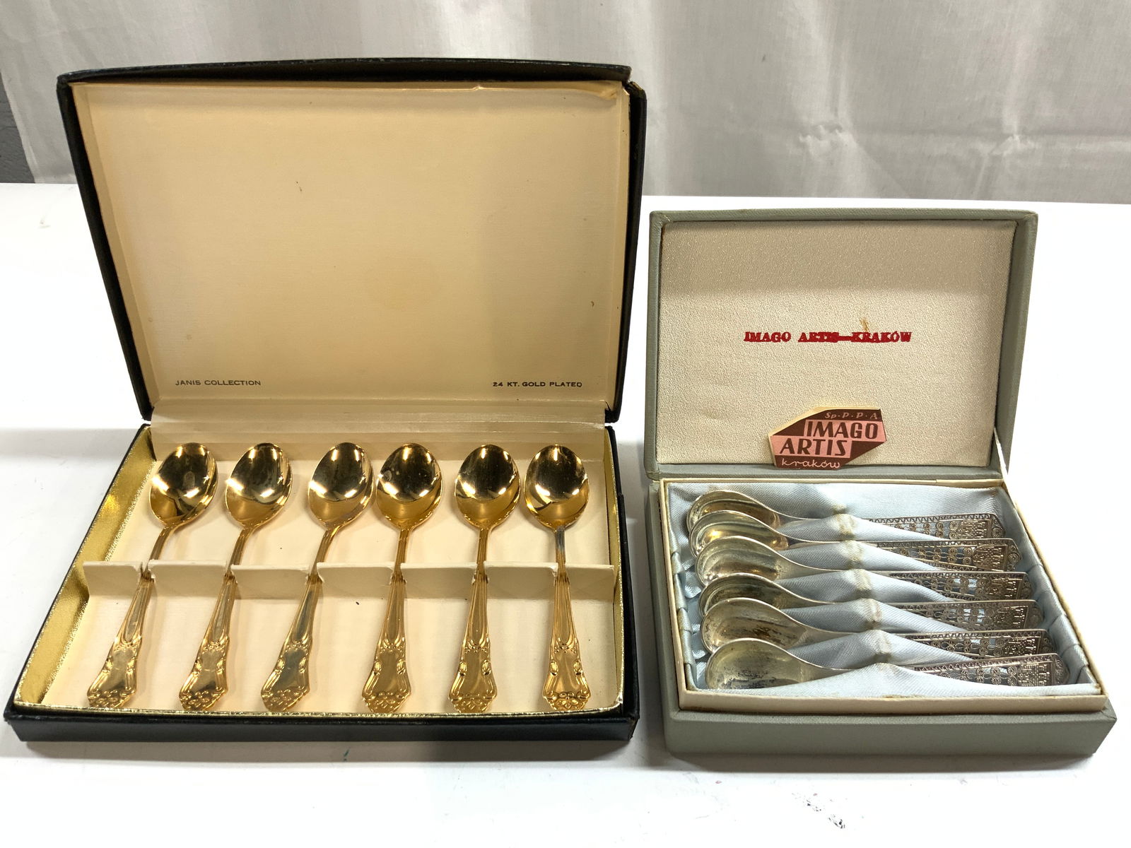 Lot 12 Silver Plated & 24kt Gold Plated Spoons (1 of 8)