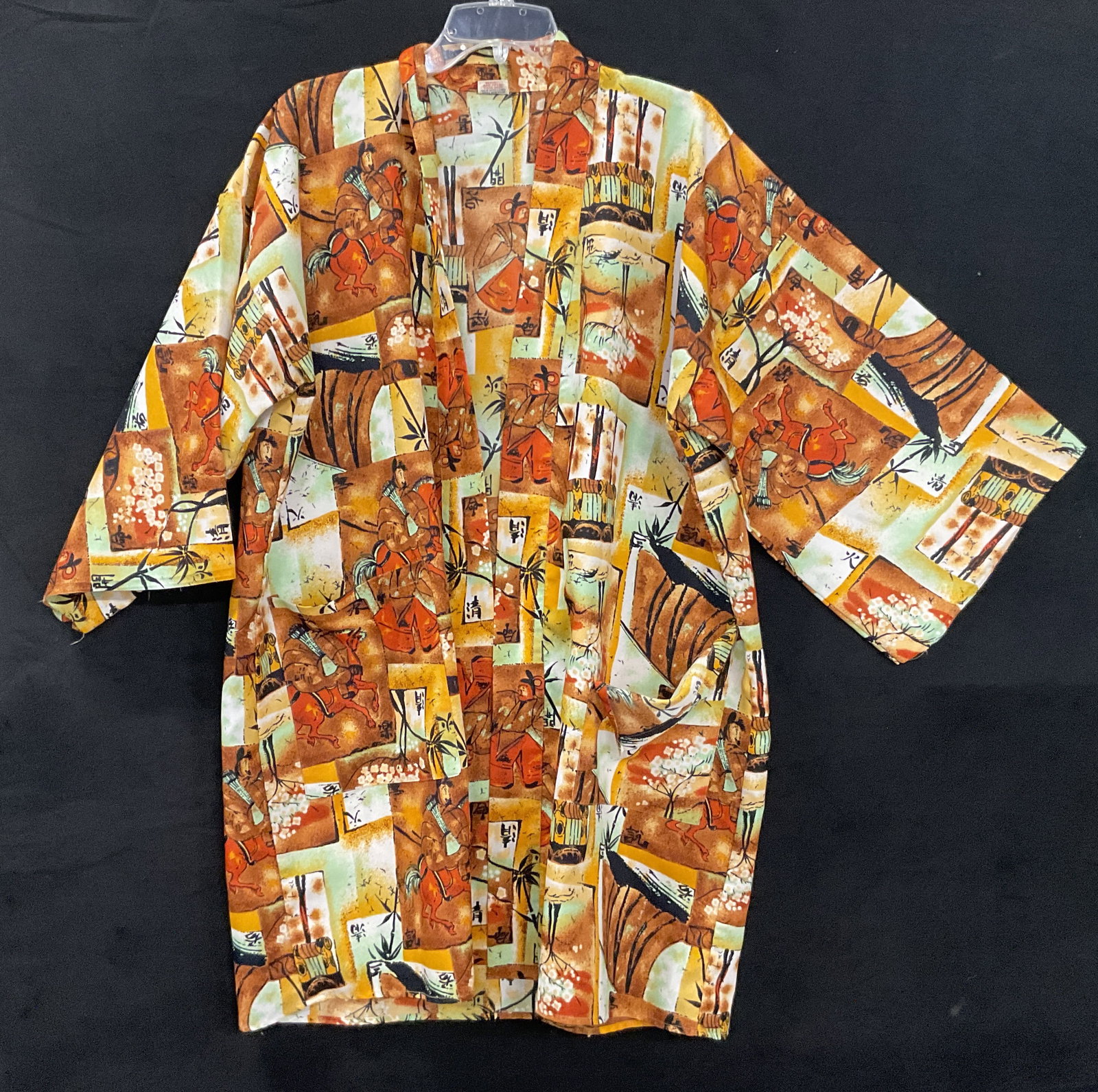 NEW MOH LONG HOTEL Vintage Kimono Style Cardigan: Vintage soft hand fabric kimono style robe / cardigan. Tag reads NEW MOH LONG HOTEL NEW TOKYO. Measured flat approx. 35.5 inches in length. Width measured flat armpit to armpit approx. 26 inches. Pock