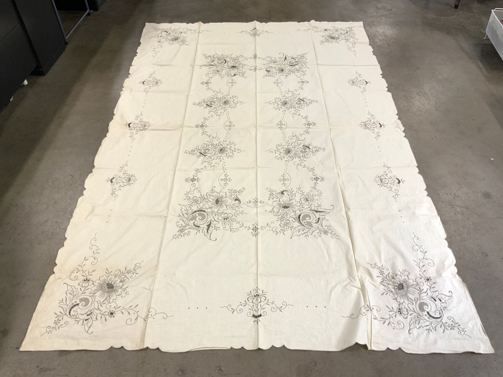 Set 11 Vintage Table Linens & Cloth (1 of 7)