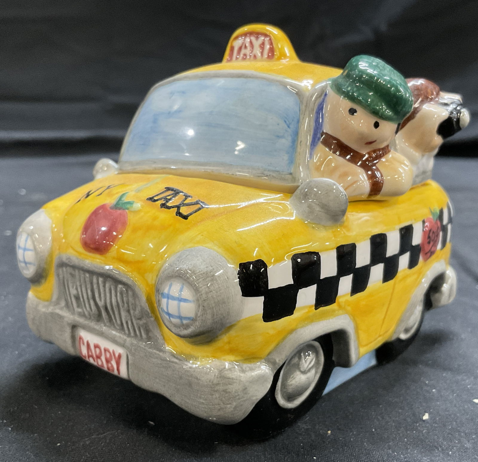 Set 2 NY Taxi Cab Porc Salt & Pepper Shakers (1 of 9)