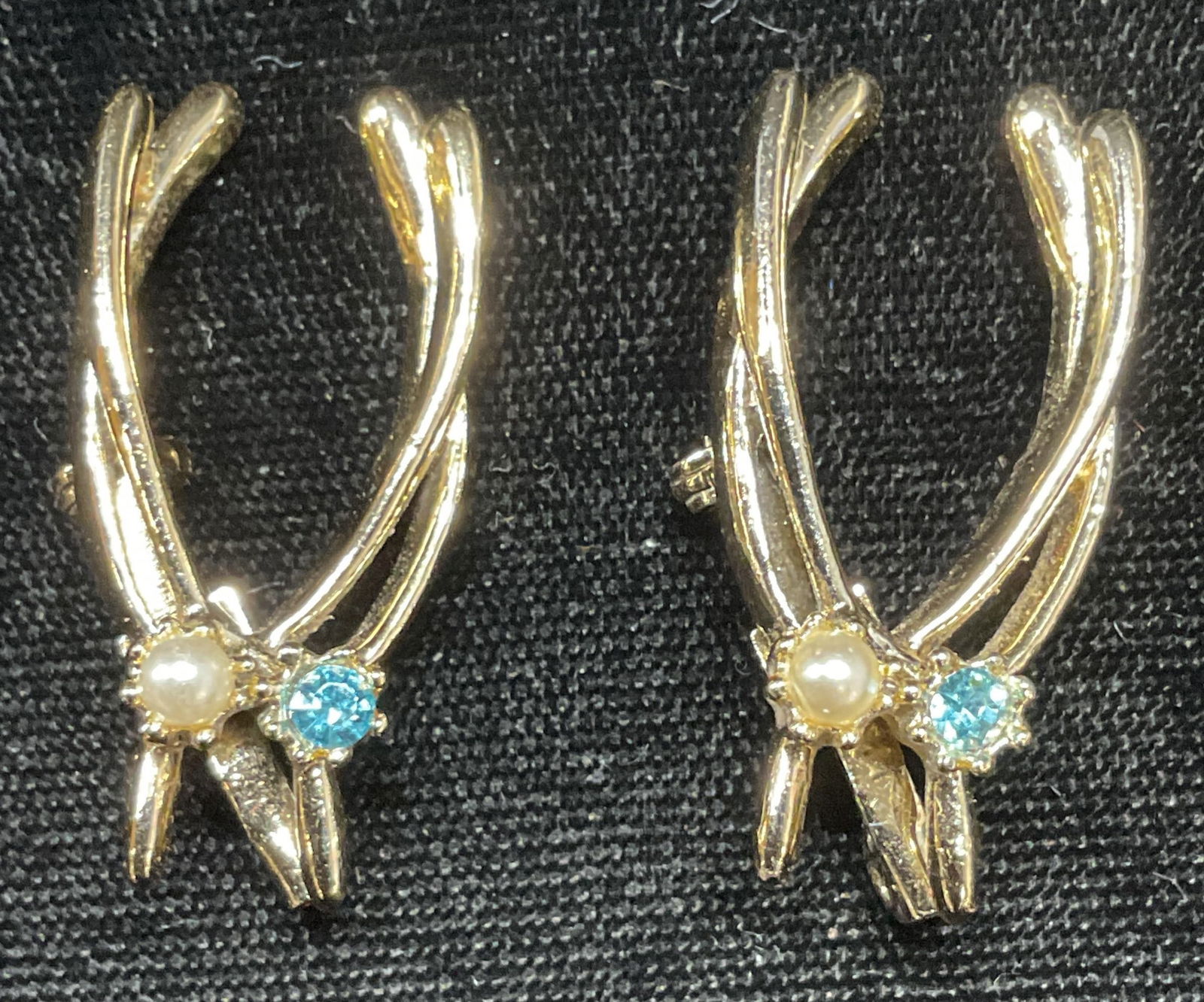 Pr Vtg Gold Tn F Pearl Crystal Wishbone Brooches (1 of 6)