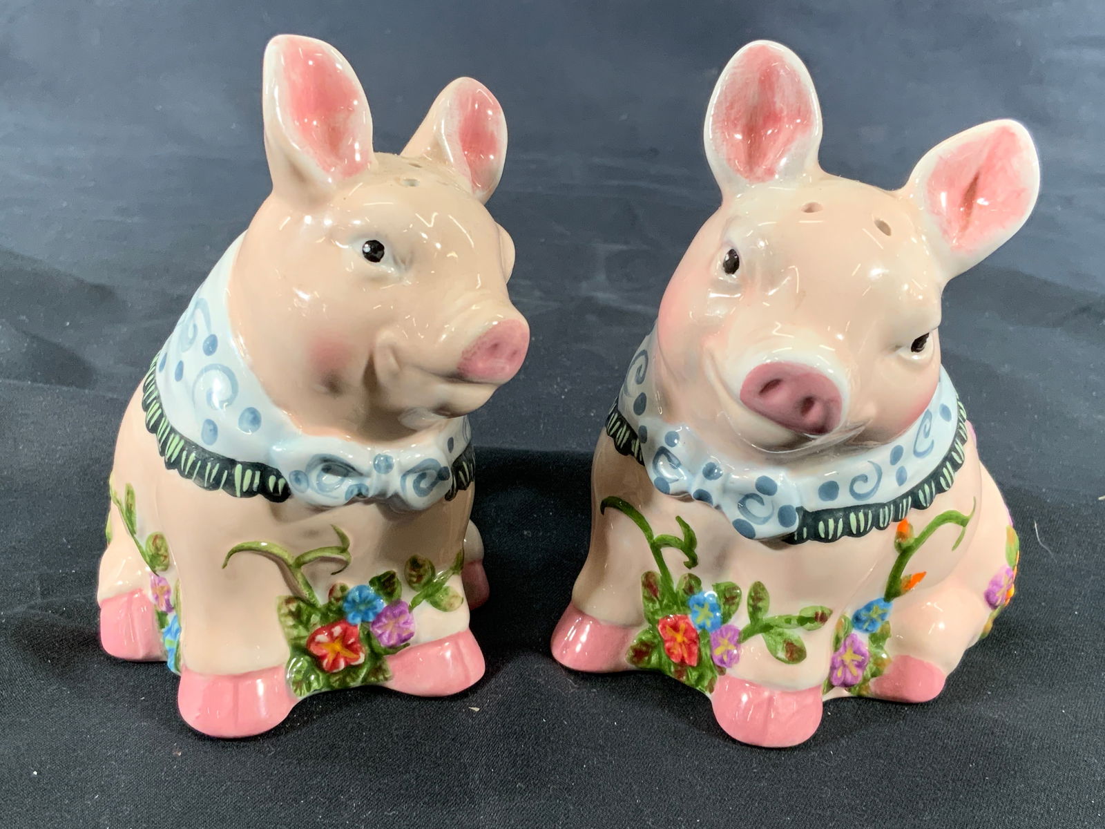 Ceramic Floral Garden Pigs Salt & Pepper Shakers (1 of 8)
