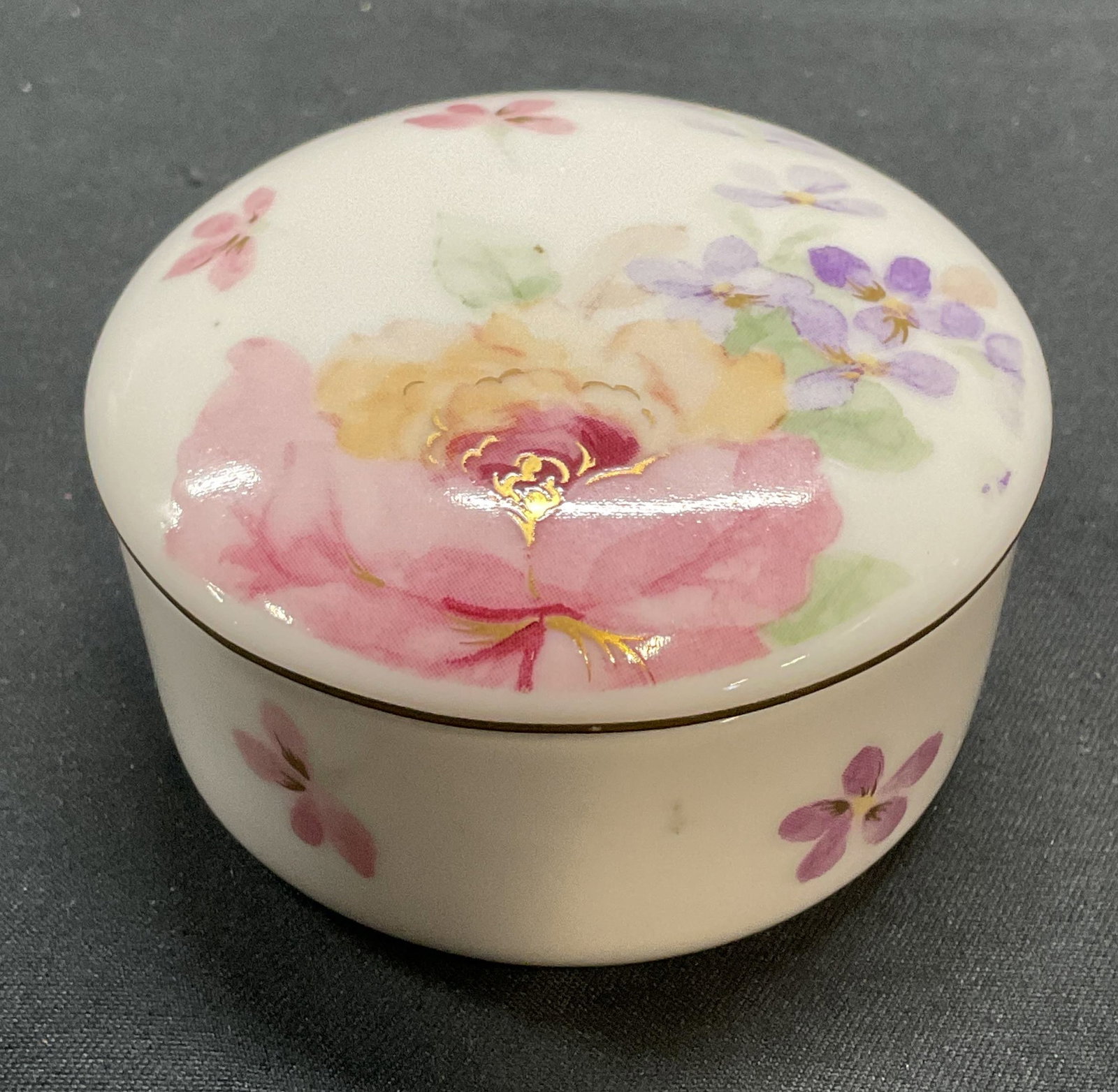 OTAGIRI Floral Nest Porcelain Trinket Box, Japan: OTAGIRI Floral Nest porcelain trinket box. Signed on underside. Made in Japan. Floral design. Measures approx 2.25 x 1.25 inches. Some scratching observed. OTAGIRI, OTAGIRI trinket box, floral next tr