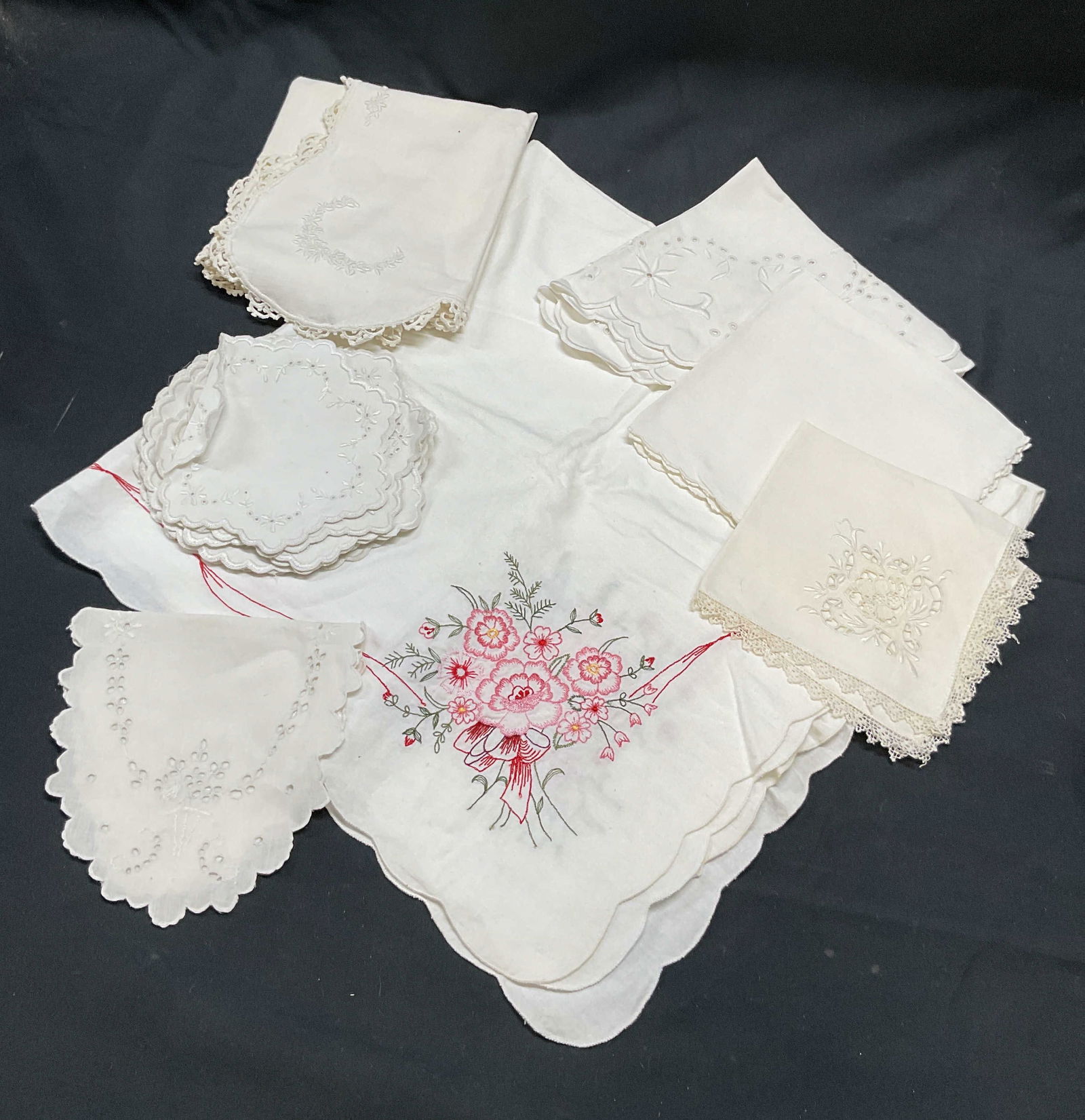 Group Lot Vintage Table Linens (1 of 6)