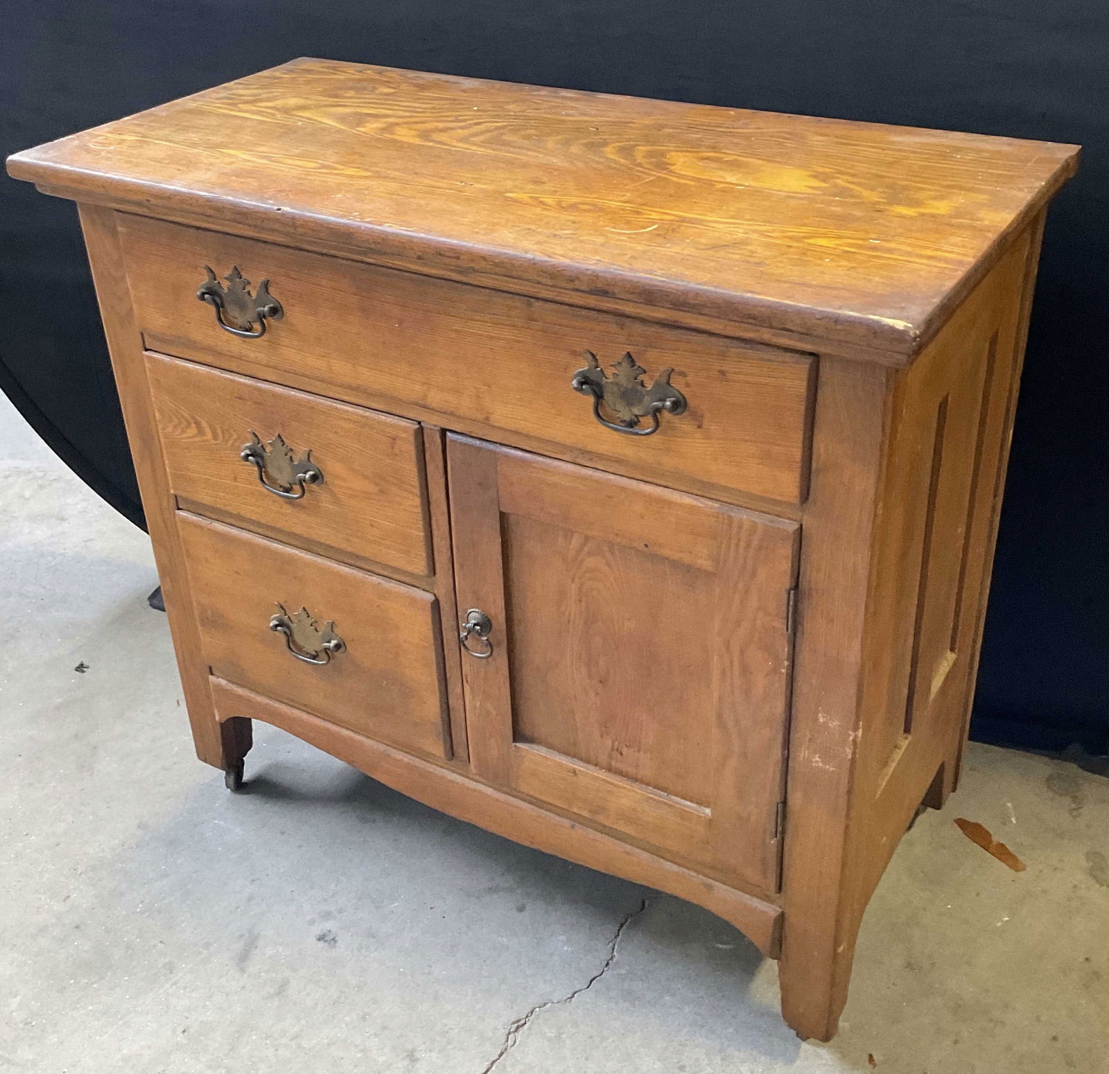 Antique Victorian Style Oak Dresser / Washstand (1 of 10)