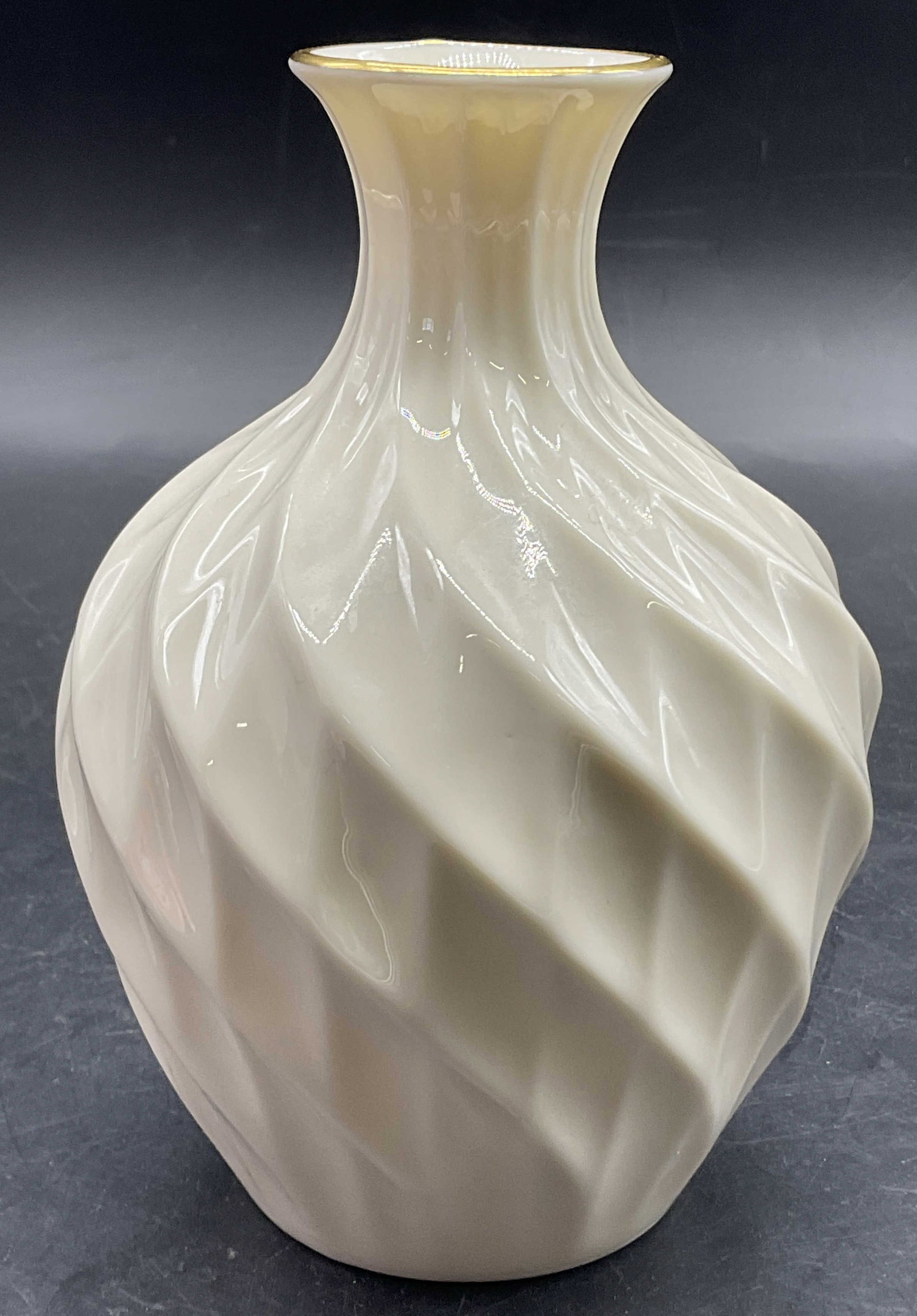 LENOX USA Ribbed Porcelain Gilt Rim Vase: LENOX USA Ribbed Porcelain Gilt Rim Vase. Underside signed LENOX, MADE IN USA. Measures approx. 5.75H x 3.5W in. Surface wear consistent with age, use, and exposure. home decor, home accents, homeware