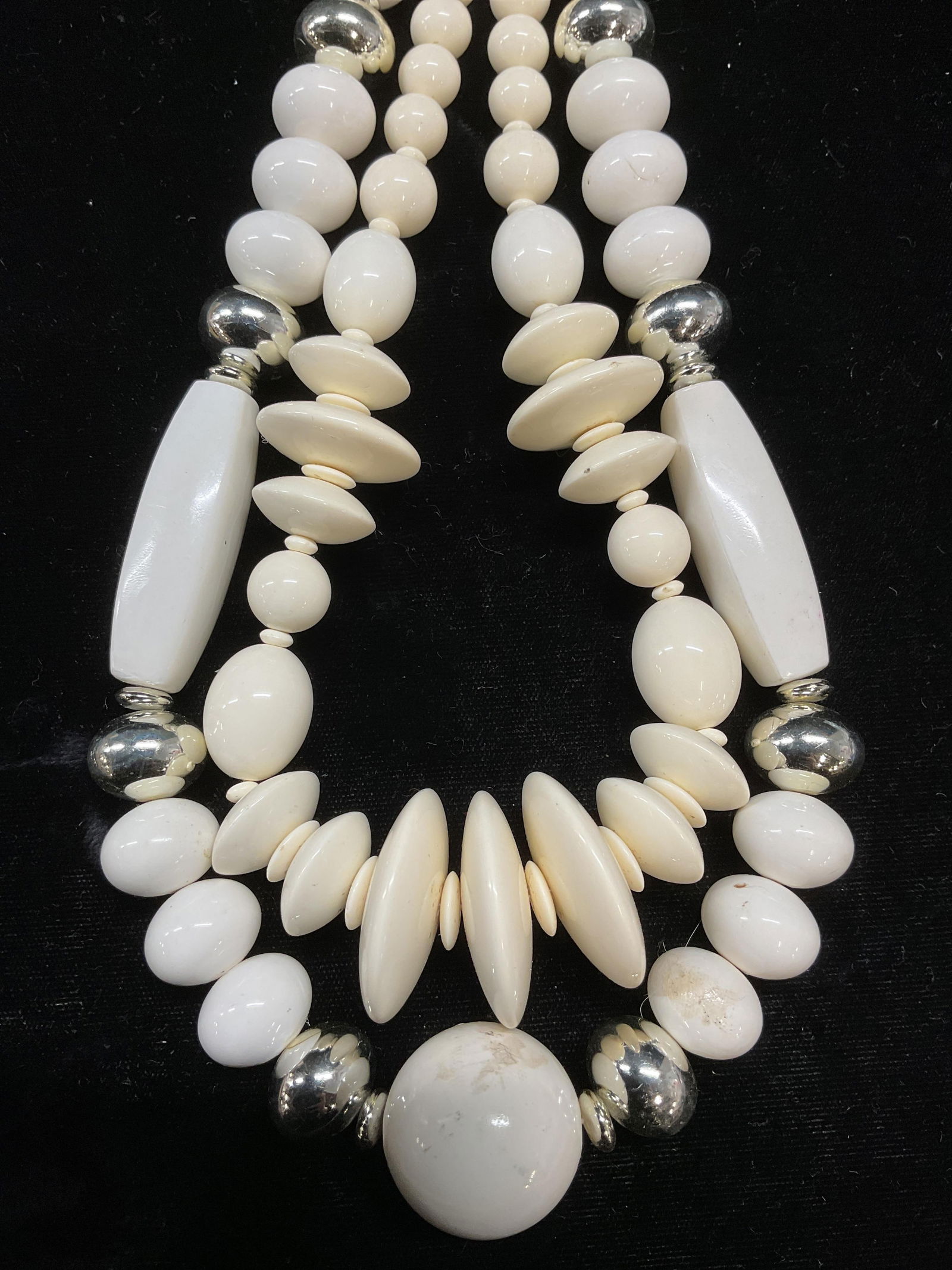 Lot 2 Vintage Chunky  White Beaded Necklaces (1 of 6)