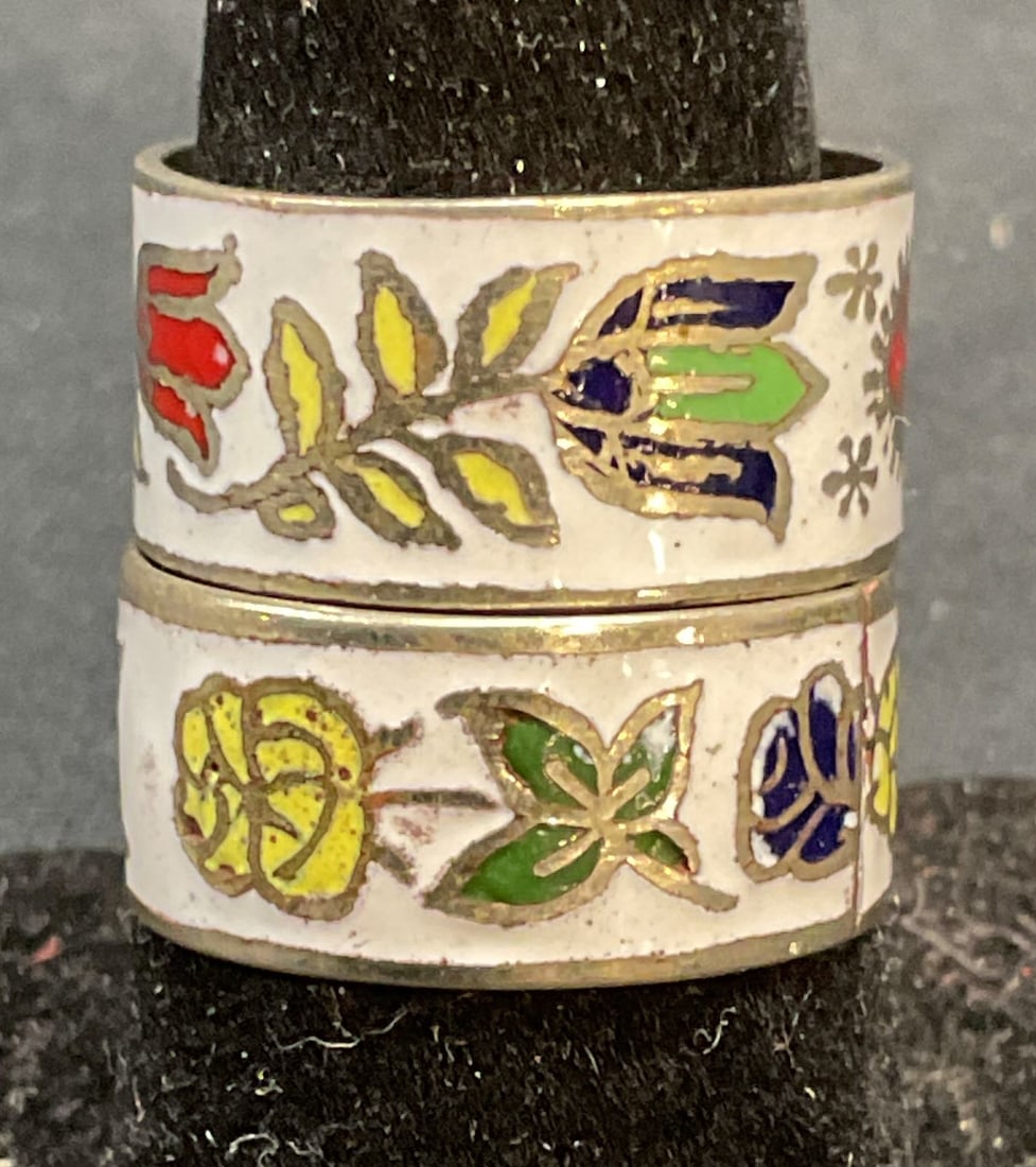 Pair Vintage  White Enamel Floral Rings (1 of 6)