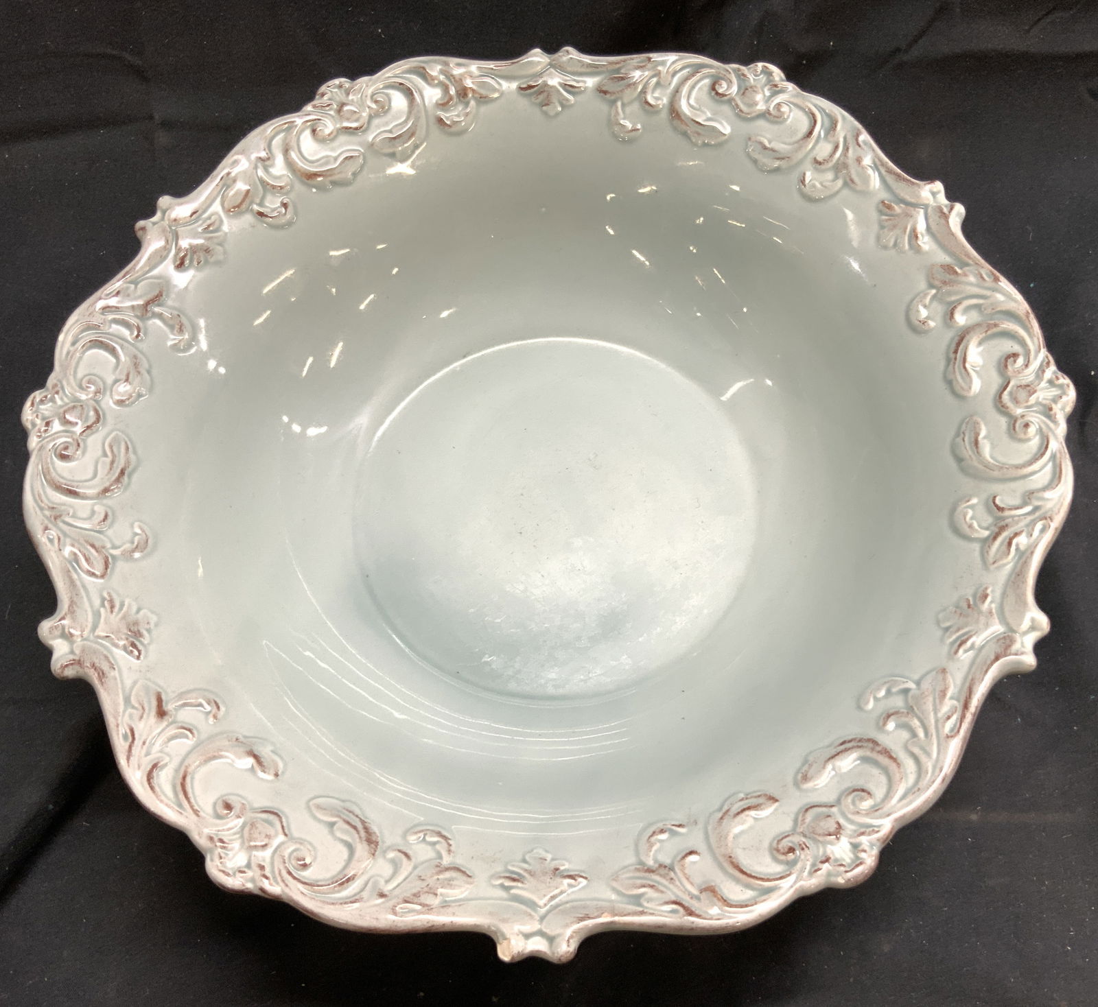 Vntg Ceramic Bowl W Scrolled Rim Light Blue (1 of 6)