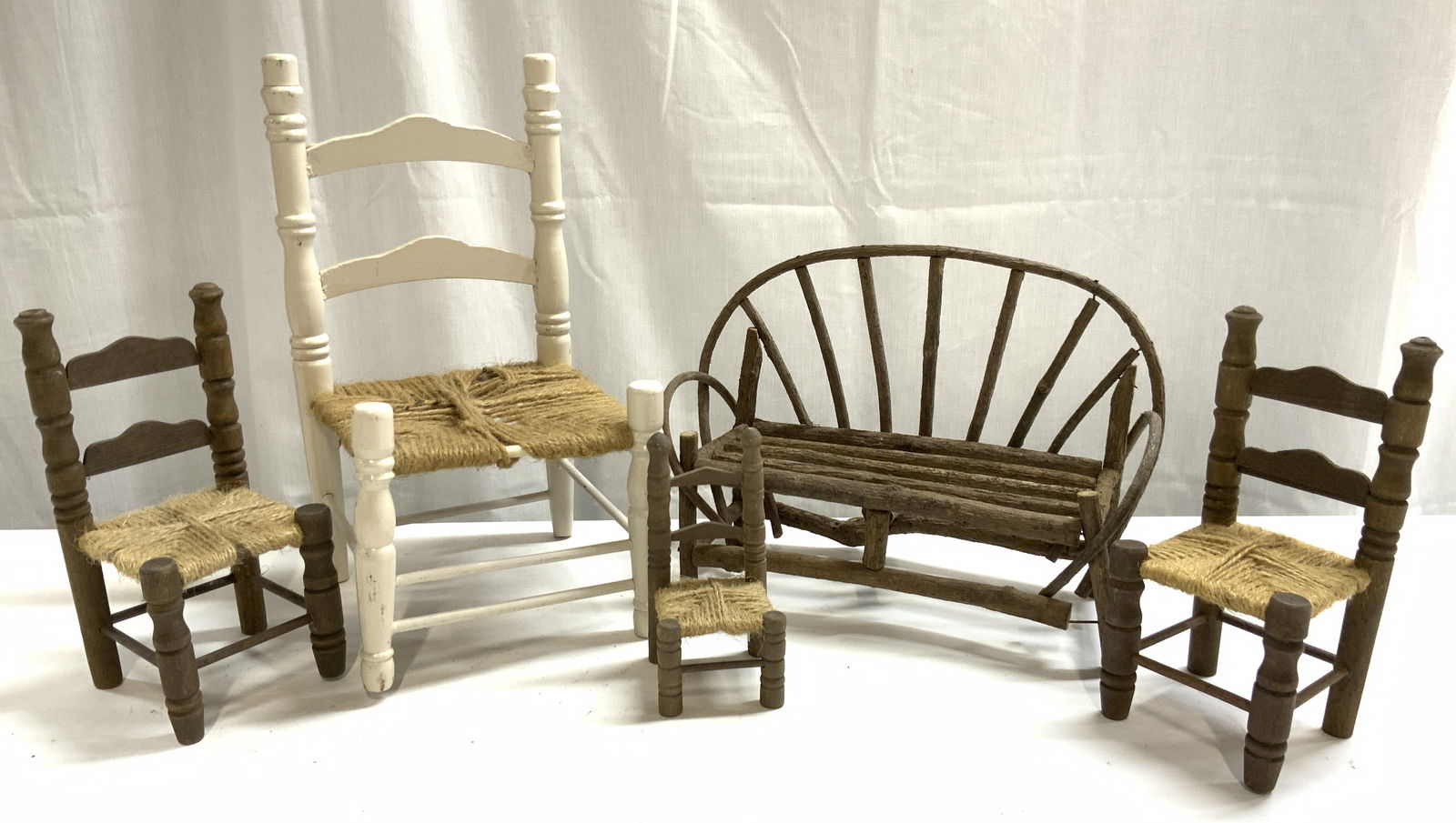 Lot 5 Vntg Assorted Doll Sized Chairs (1 of 6)