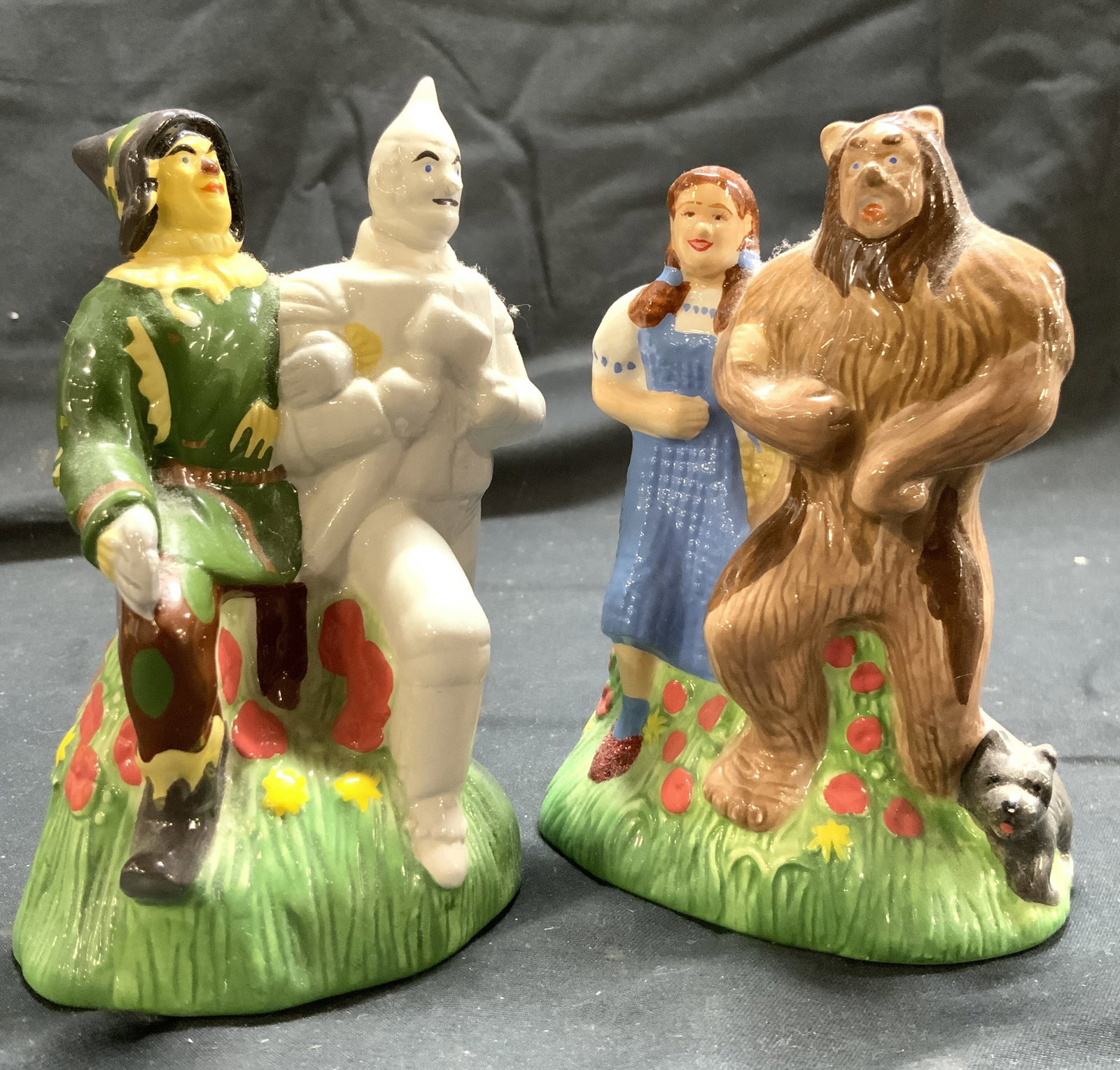 Lot 2 Vtg The Wizard Of Oz Porcelain Figures: Lot Includes 2 figures. Includes scarecrow & tin man, and Lion & Dorothy with dog. Each piece is porcelain. Figures appear to be Vintage. Slightly larger figure measures approximately 4.75 inches tall