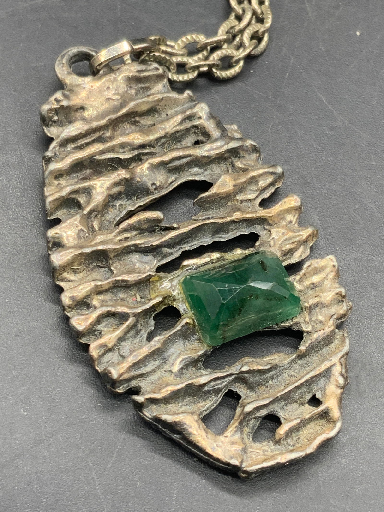 Vtg Green Gem Metal Brutalist Pendant Necklace (1 of 9)